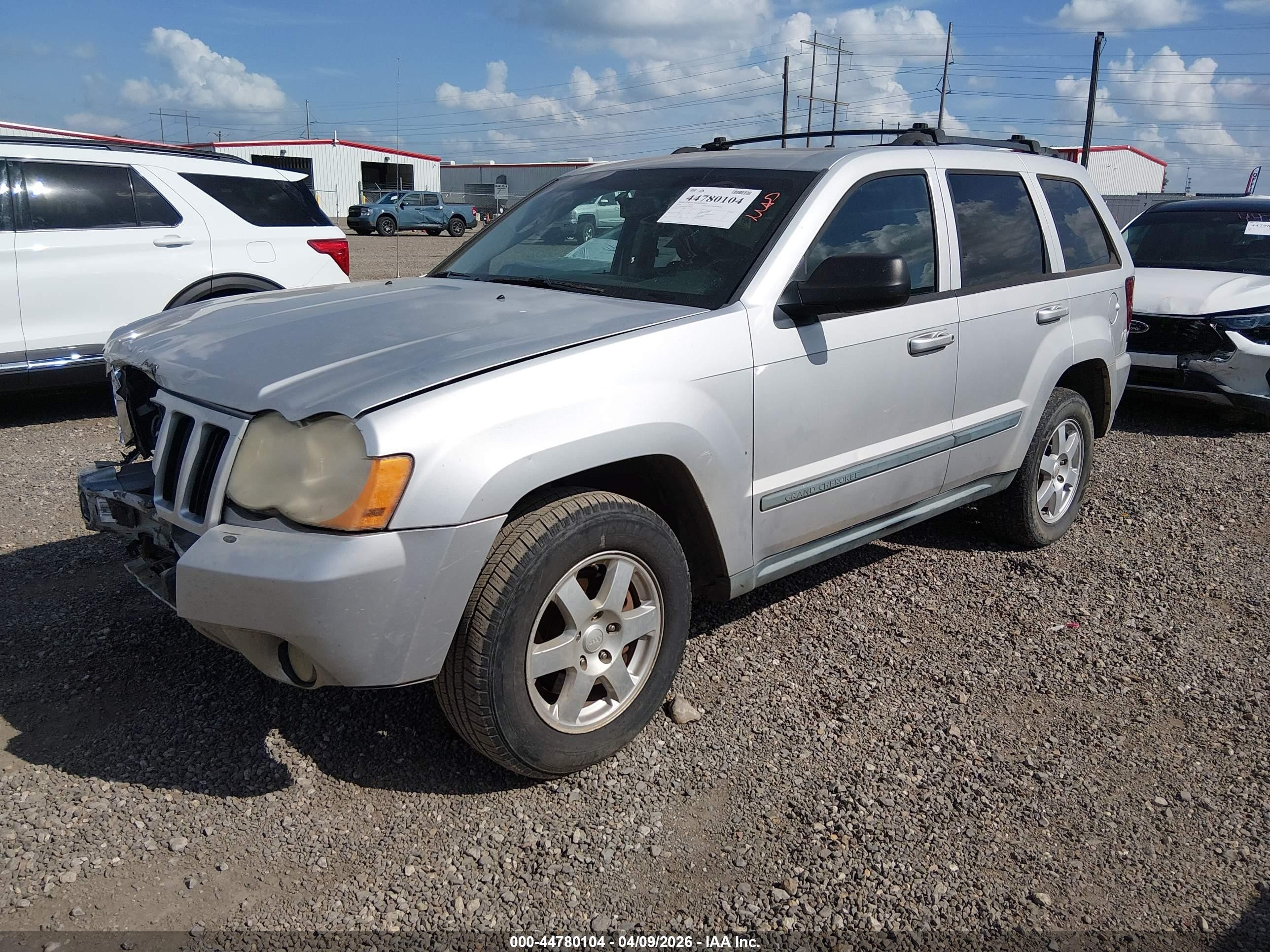 2008 Jeep Grand Cherokee Laredo Silver vin: 1J8HS48N48C150992