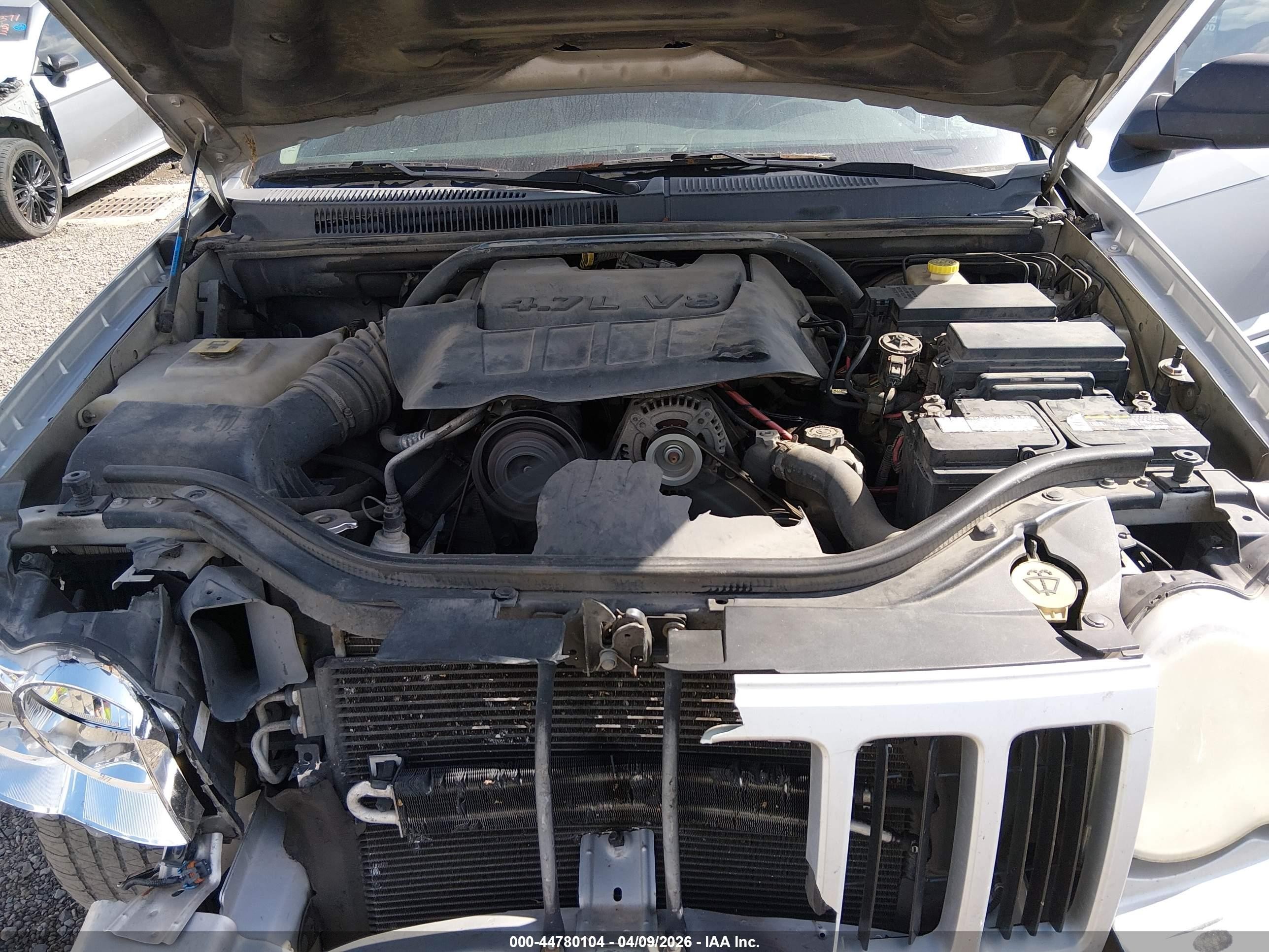 2008 Jeep Grand Cherokee Laredo Silver vin: 1J8HS48N48C150992