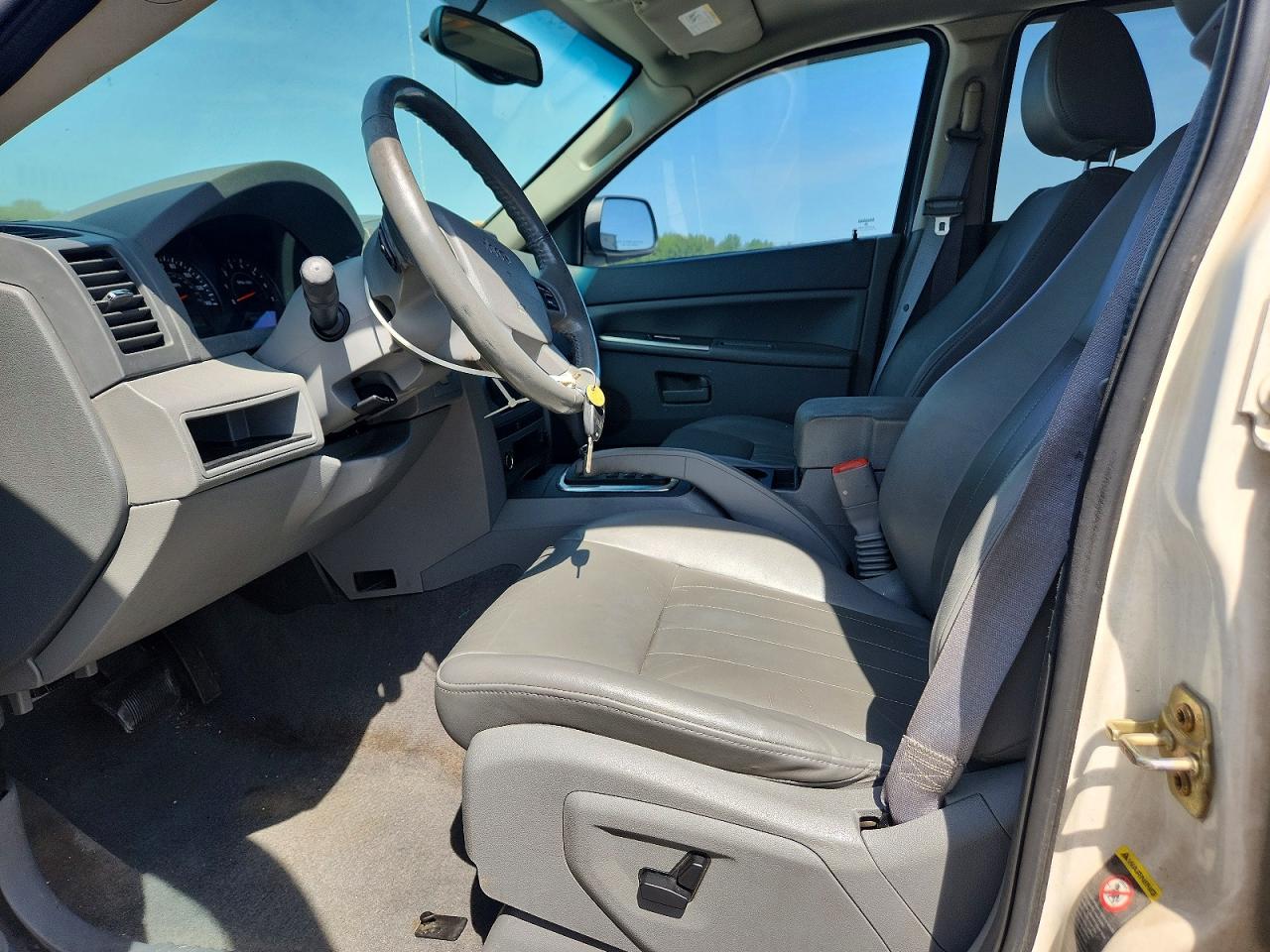 2005 Jeep Grand Cherokee Laredo White vin: 1J8HS48N65C550192
