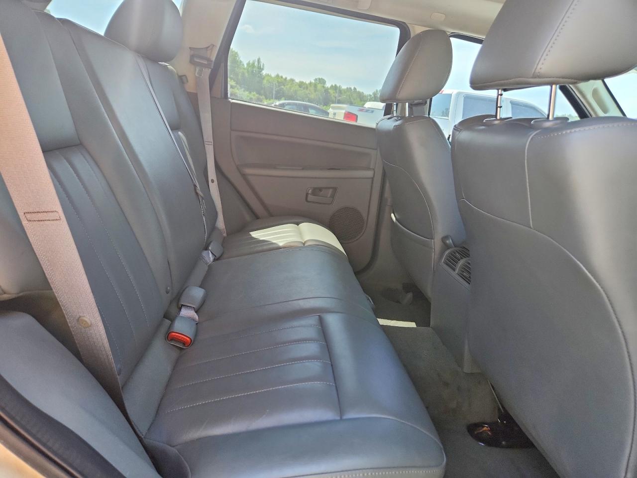 2005 Jeep Grand Cherokee Laredo White vin: 1J8HS48N65C550192