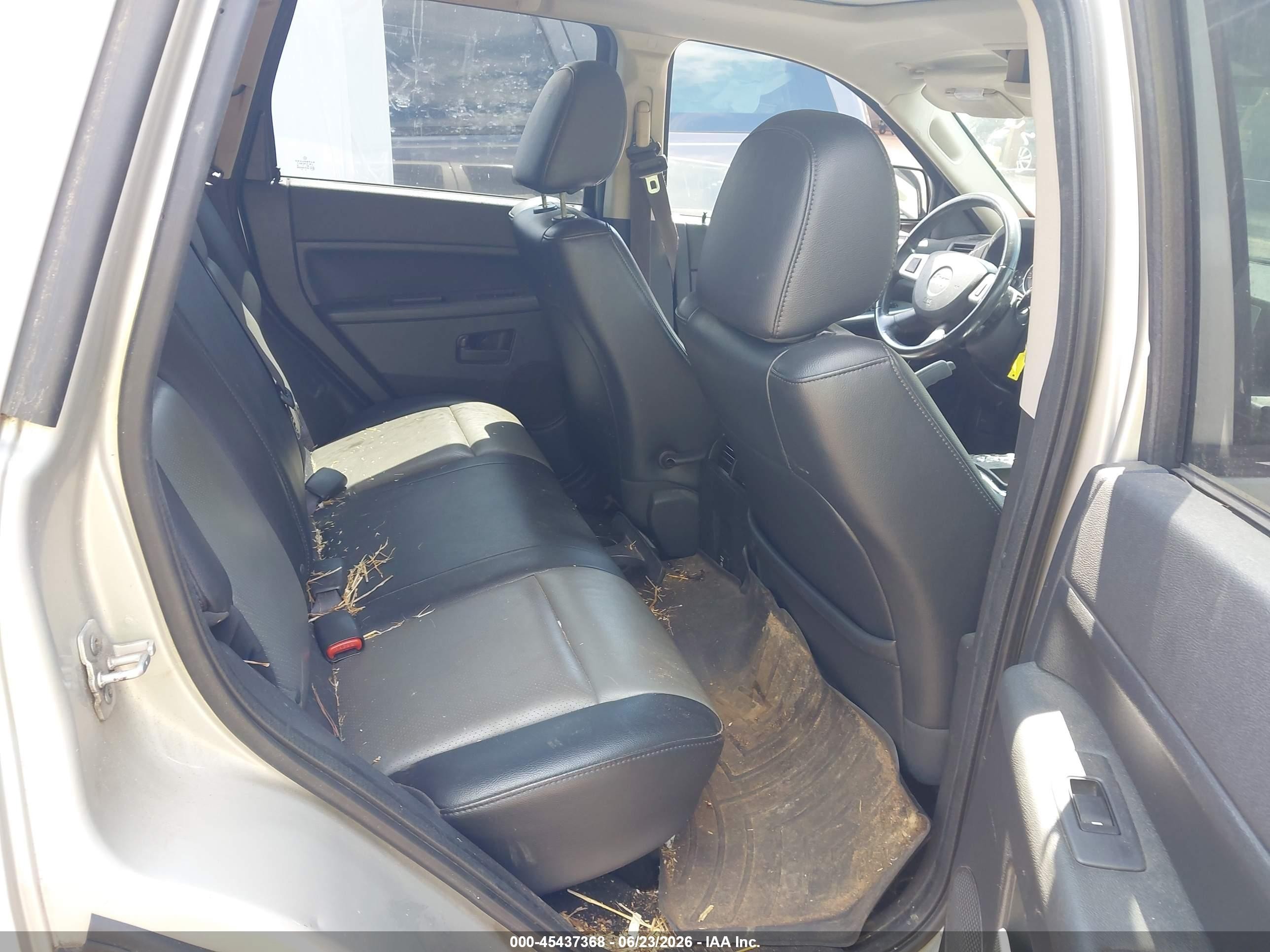 2008 Jeep Grand Cherokee Laredo Silver vin: 1J8HS48N78C168516