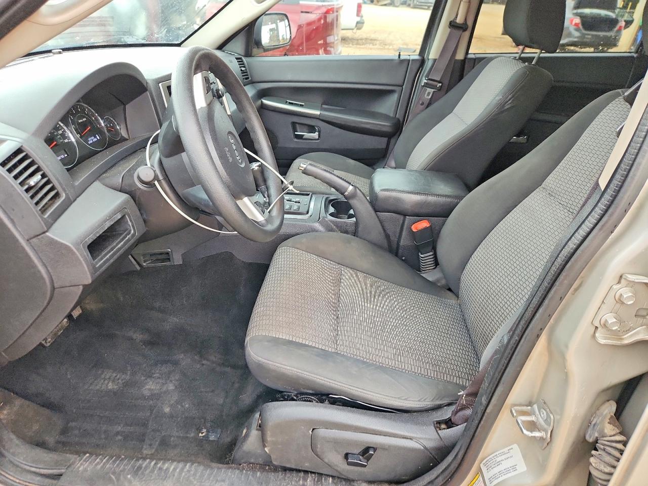 2009 Jeep Grand Cherokee Laredo Silver vin: 1J8HS48P89C557989