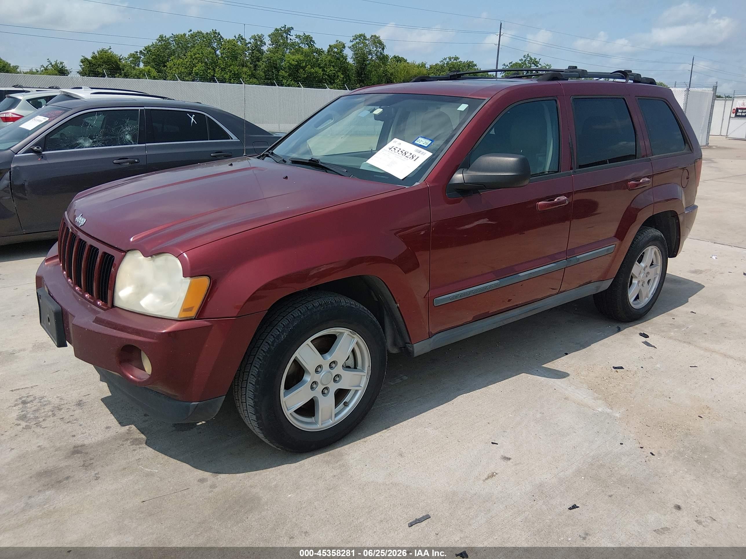 2007 Jeep Grand Cherokee Laredo Maroon vin: 1J8HS48PX7C554069