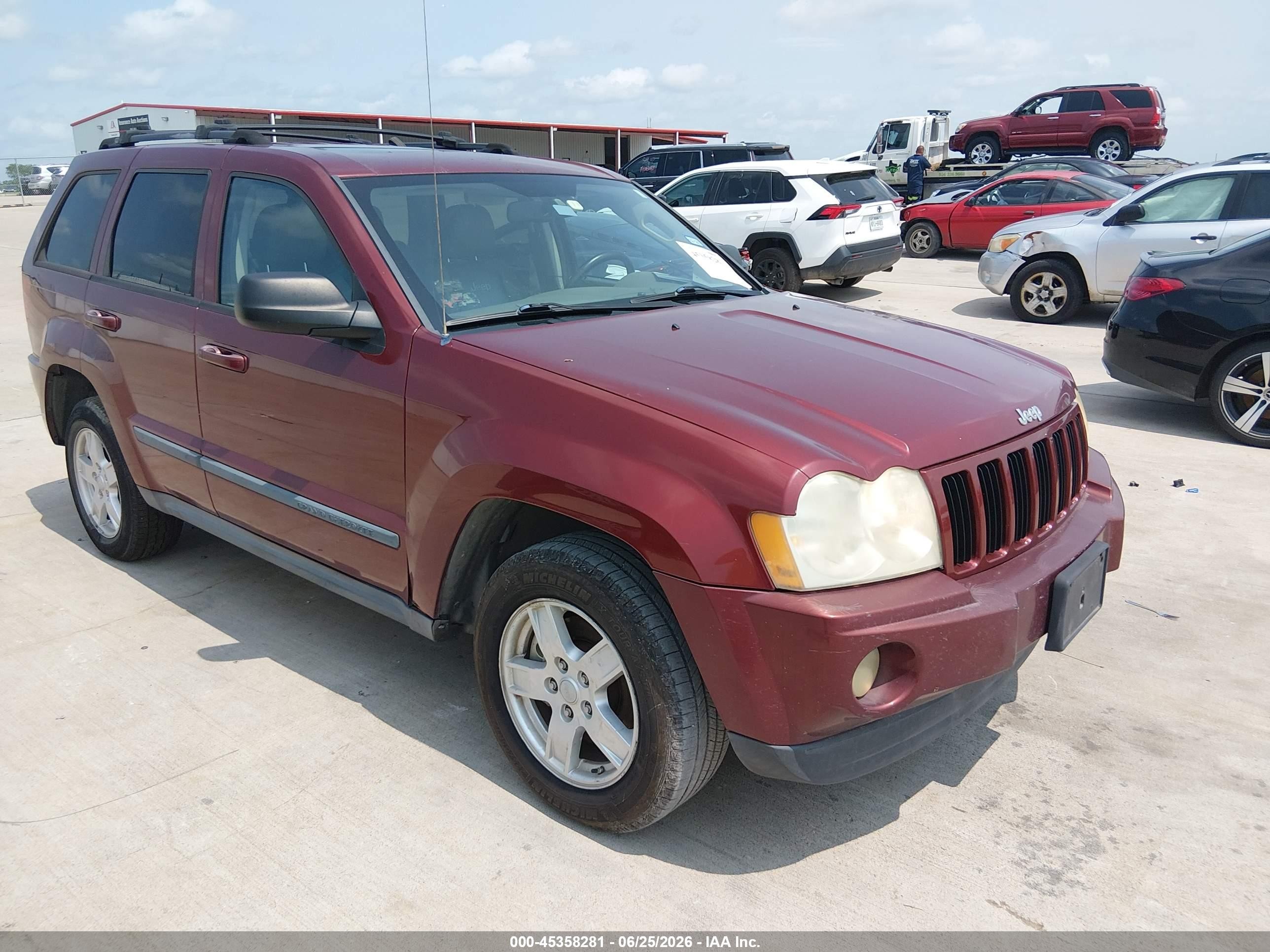 2007 Jeep Grand Cherokee Laredo Maroon vin: 1J8HS48PX7C554069