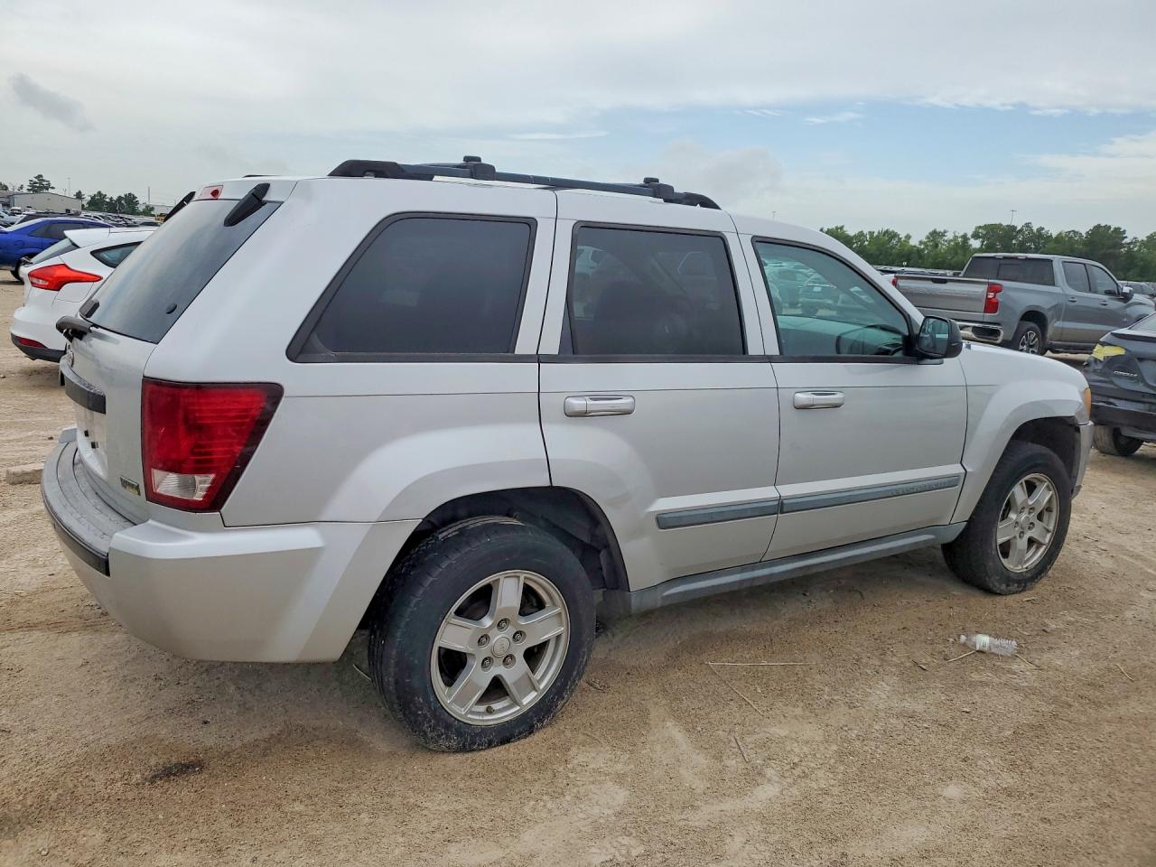 2007 Jeep Grand Cherokee Laredo Silver vin: 1J8HS48PX7C595480