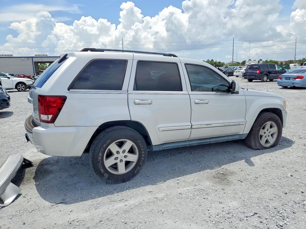 2009 Jeep Grand Cherokee Limited Silver vin: 1J8HS58T99C528195