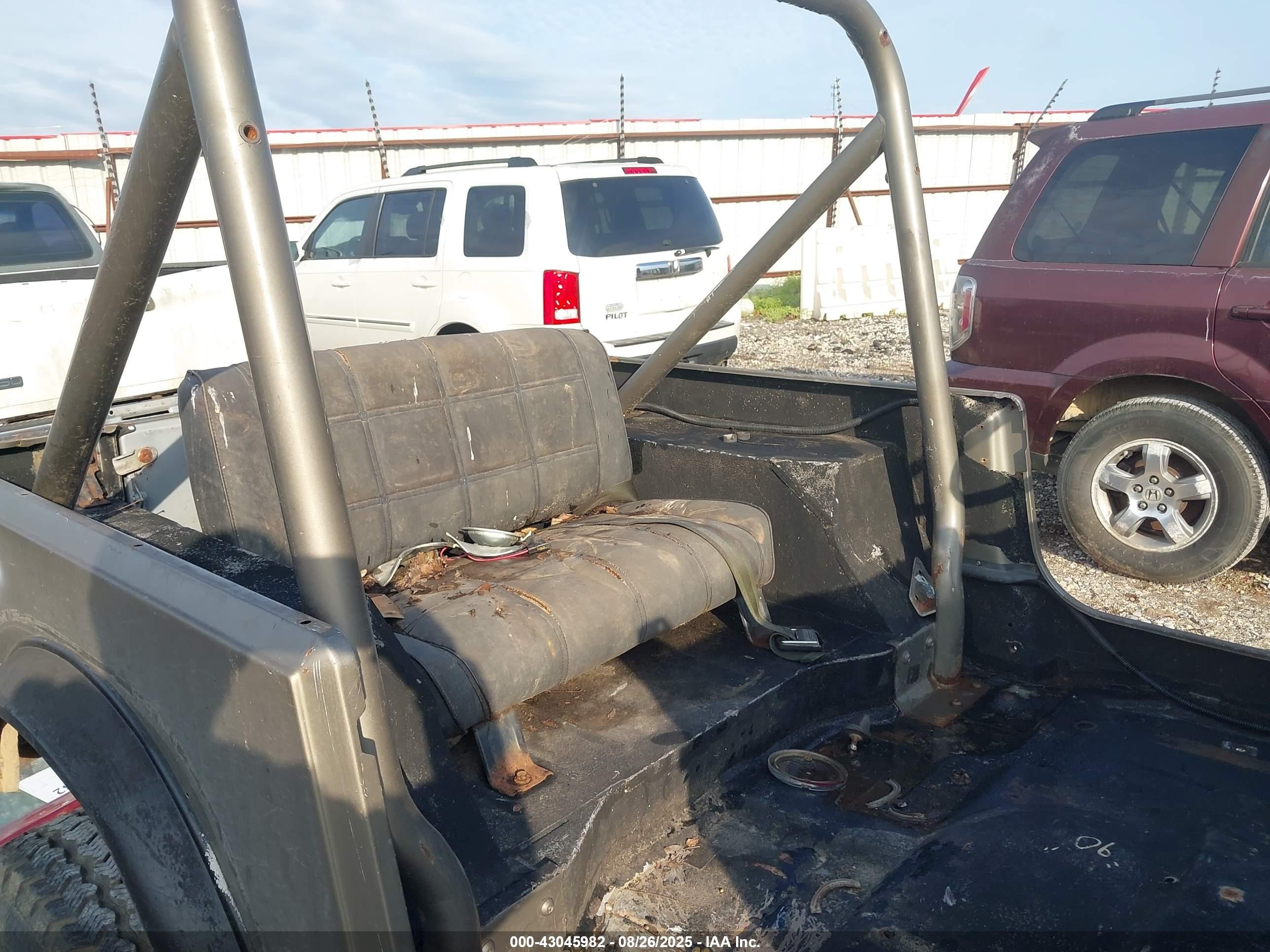 1983 Jeep Jeep Cj7 Gold vin: 1JCCM87E6DT054634