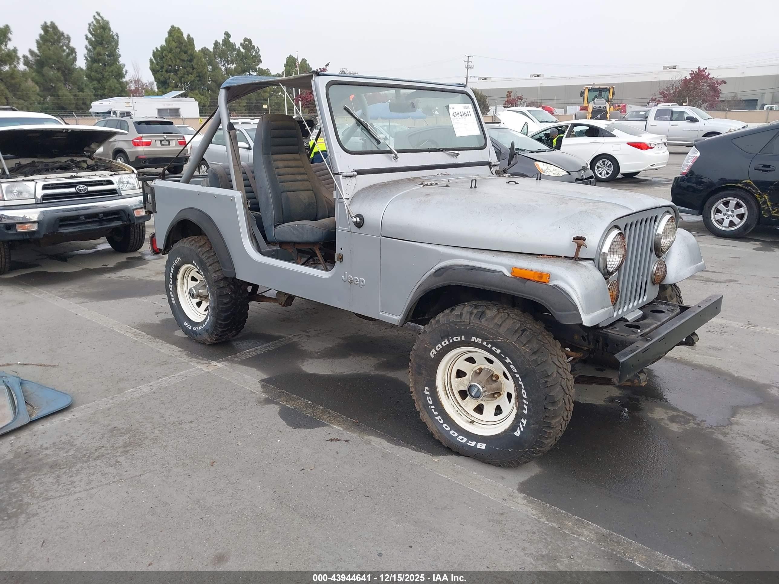 1982 Jeep Jeep Cj7 Gray vin: 1JCCN87E6CT063913