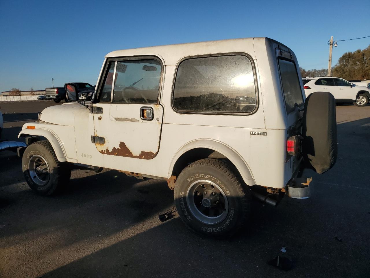 1982 Jeep Jeep Cj7 White vin: 1JCCN87E8CT025308