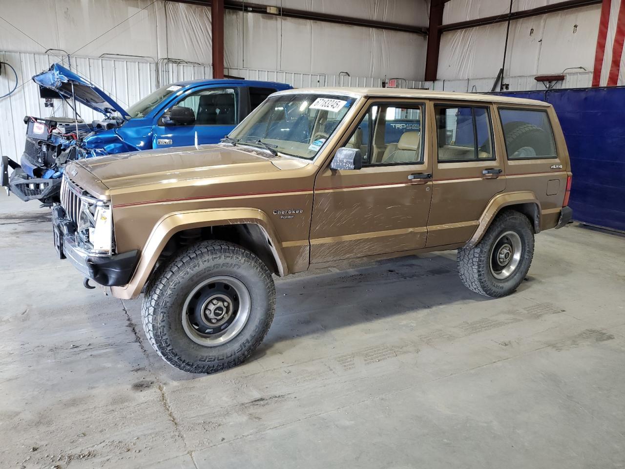1988 Jeep Cherokee Pioneer Золотой vin: 1JCML7821JT109315