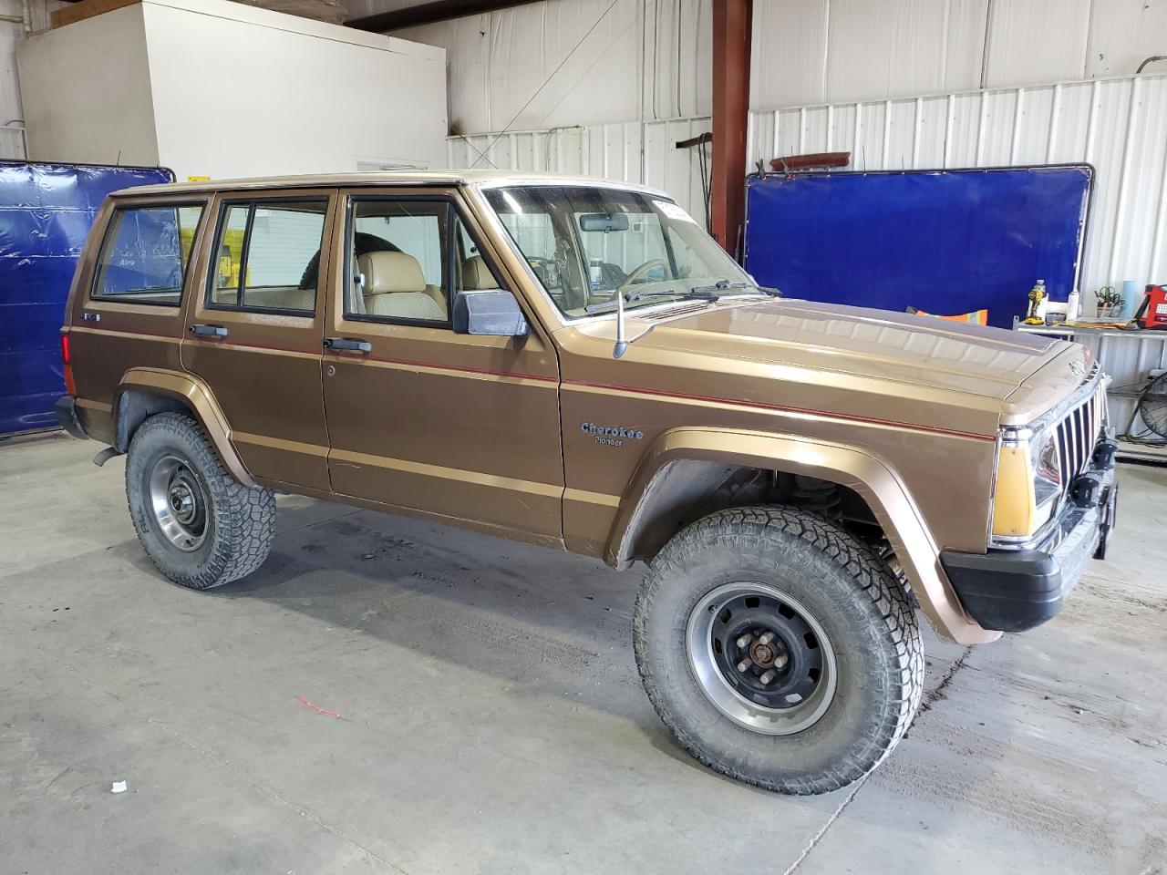 1988 Jeep Cherokee Pioneer Gold vin: 1JCML7821JT109315