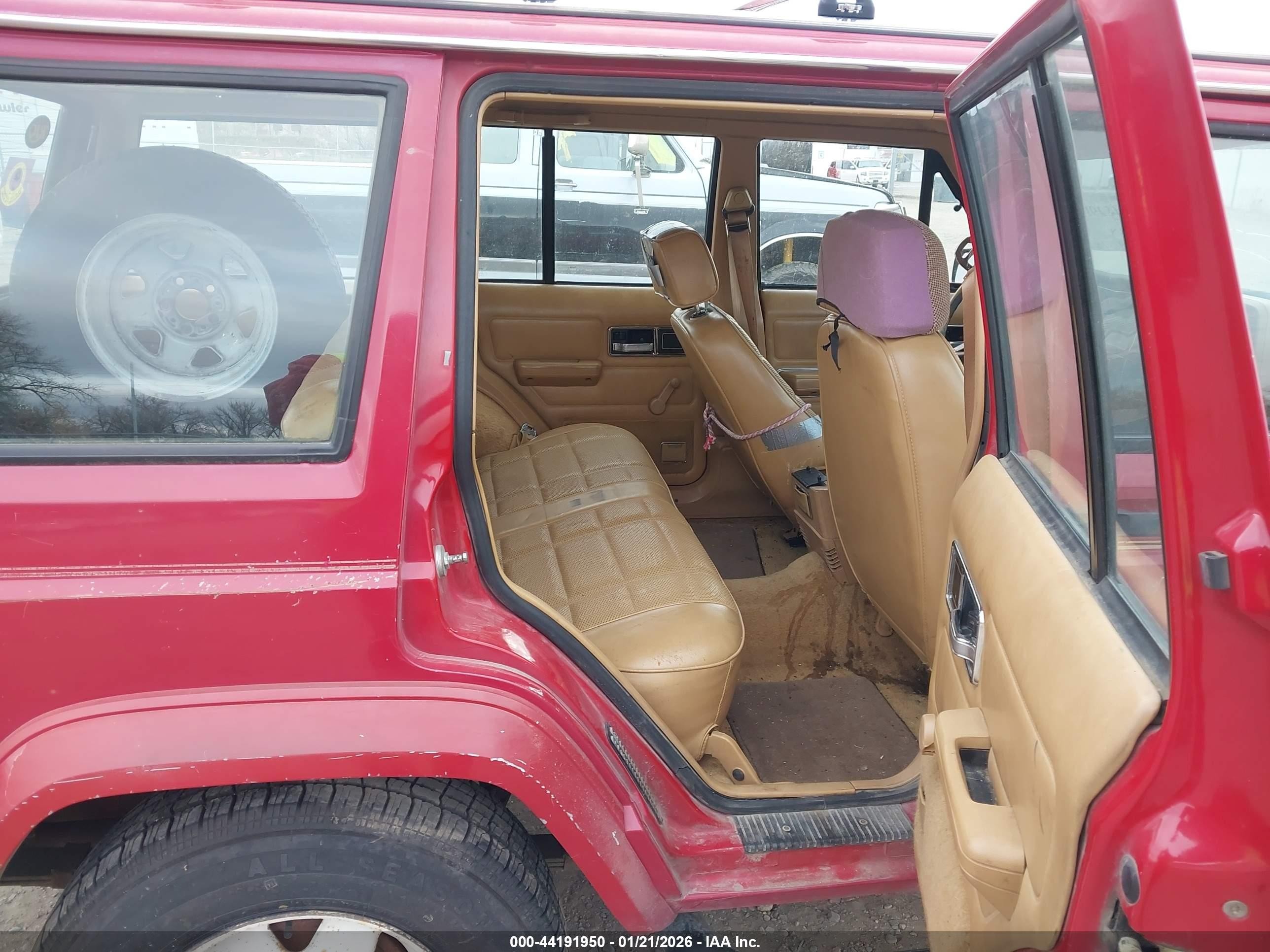 1988 Jeep Cherokee Pioneer Красный vin: 1JCML7827JT248171