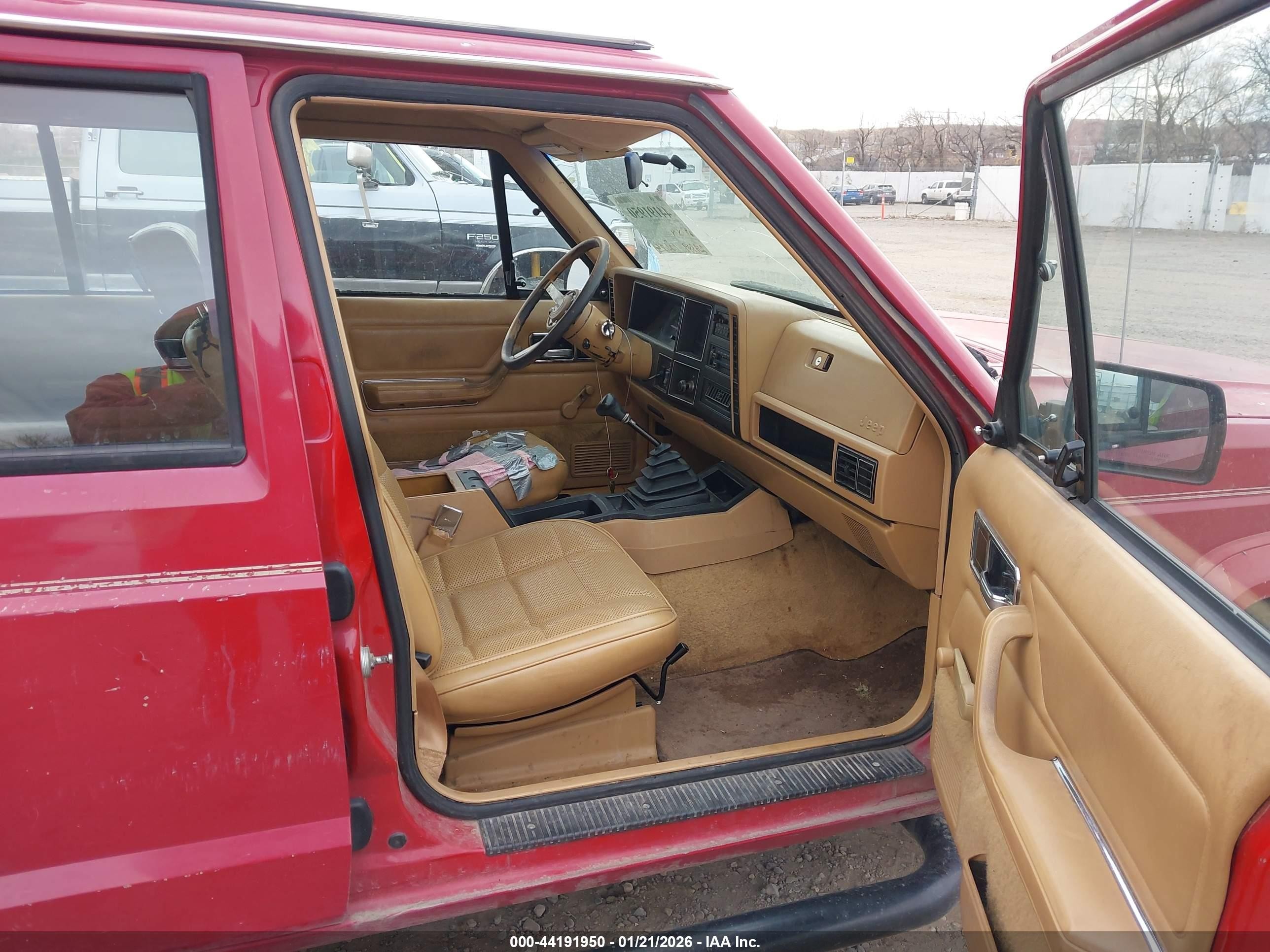 1988 Jeep Cherokee Pioneer Красный vin: 1JCML7827JT248171
