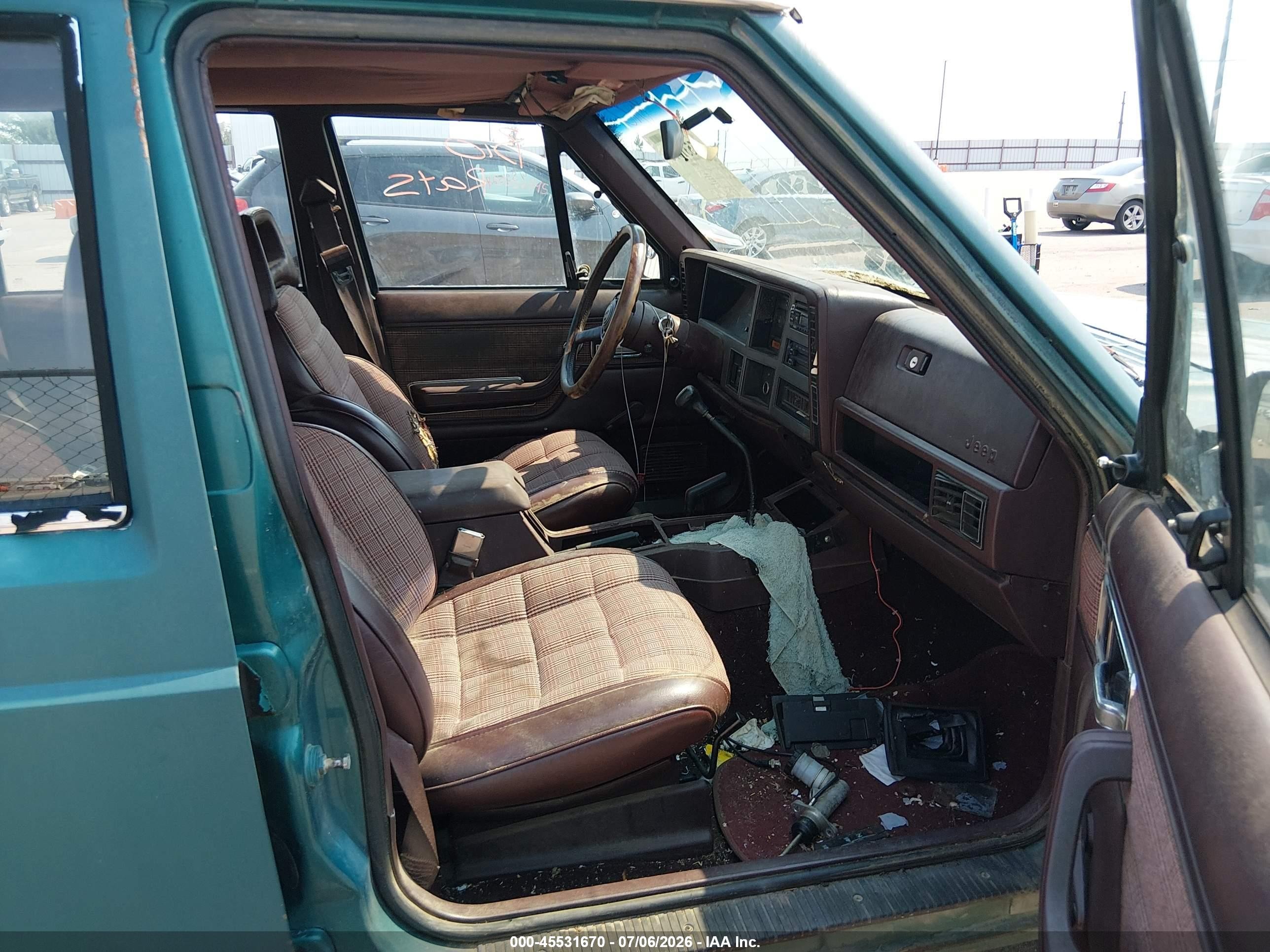 1988 Jeep Cherokee Laredo Green vin: 1JCML784XJT062755