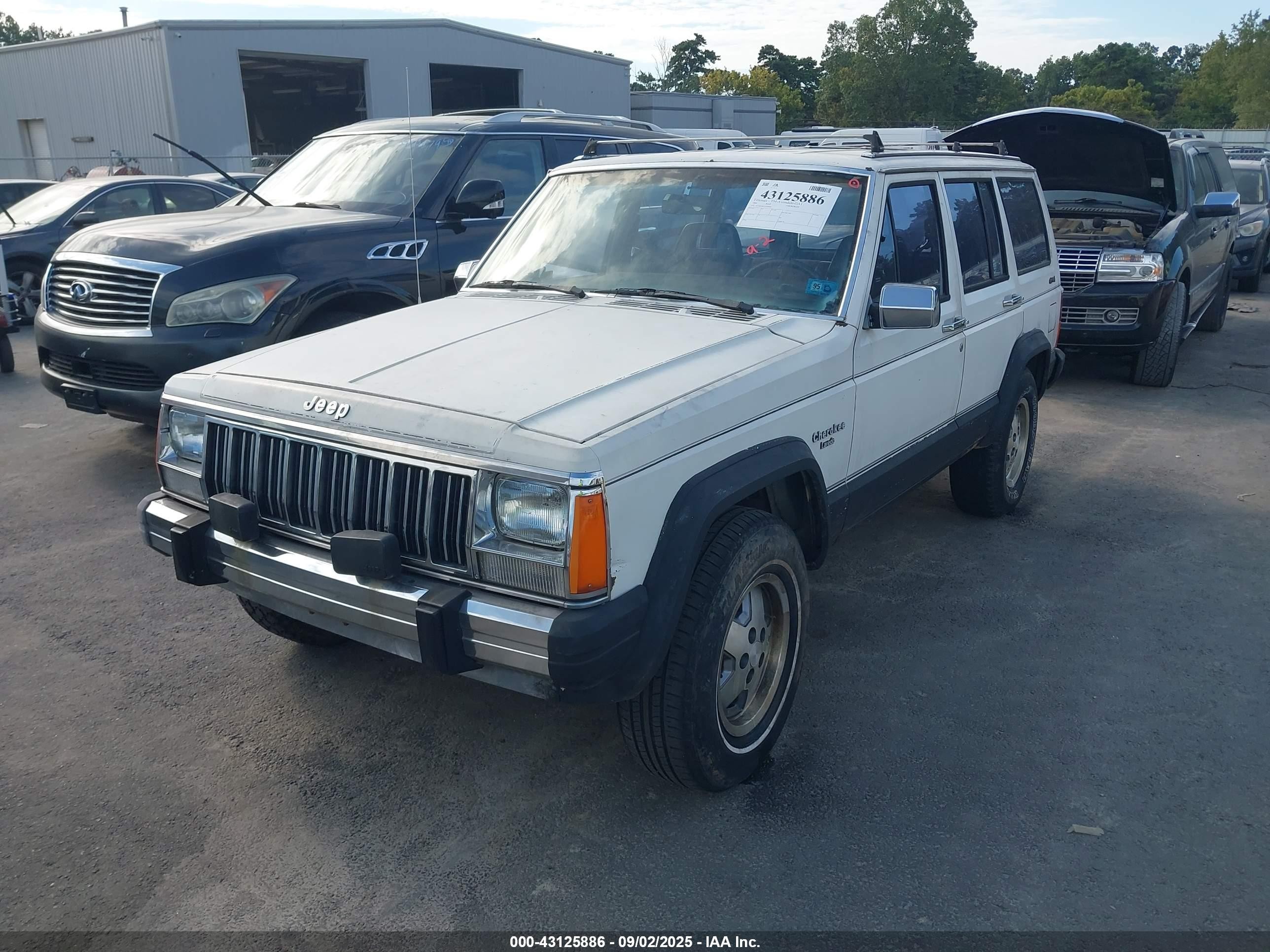 1988 Jeep Cherokee Laredo Белый vin: 1JCMR7841JT209060