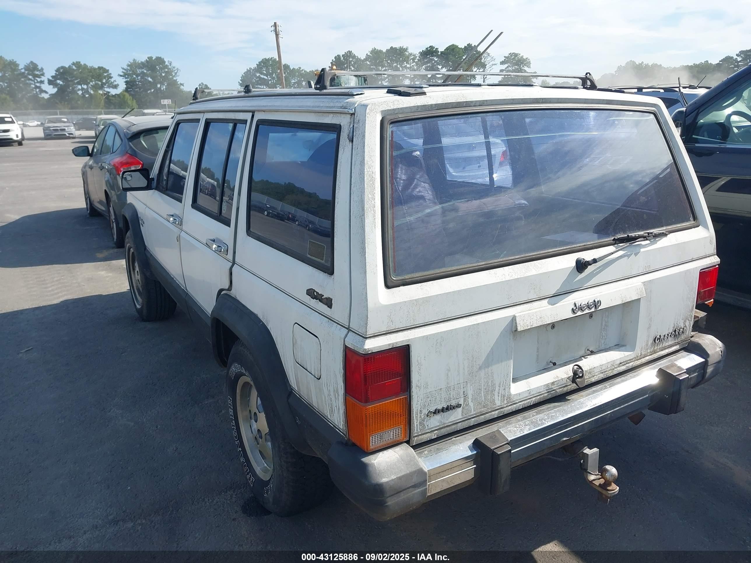 1988 Jeep Cherokee Laredo Белый vin: 1JCMR7841JT209060