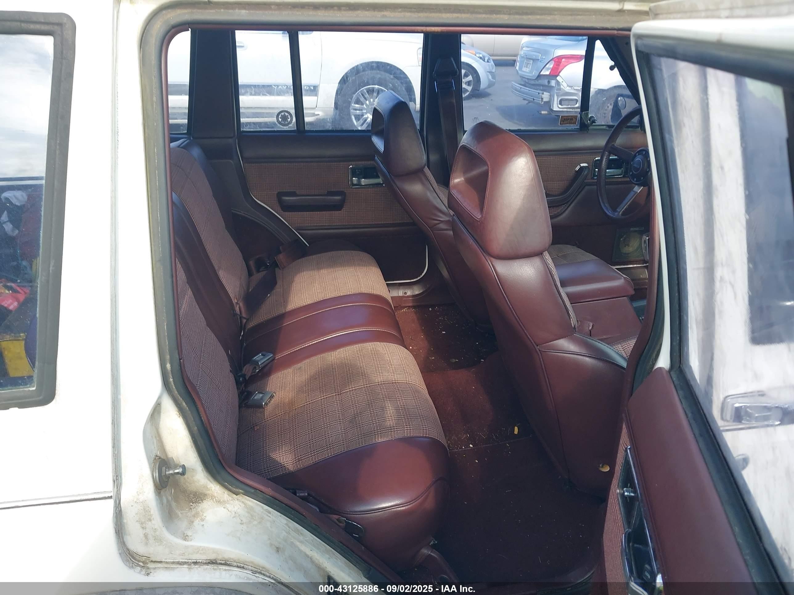 1988 Jeep Cherokee Laredo Белый vin: 1JCMR7841JT209060