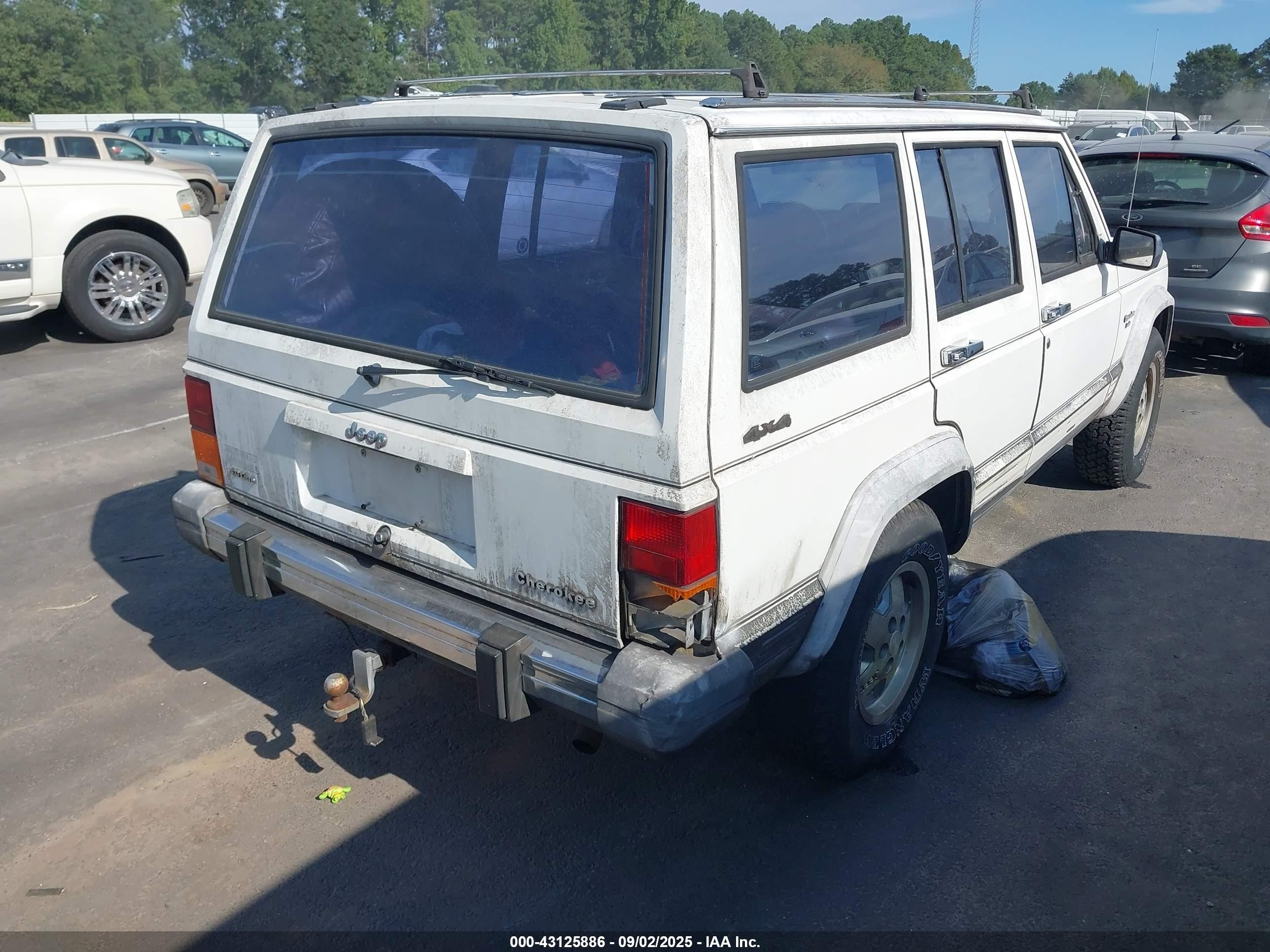 1988 Jeep Cherokee Laredo Белый vin: 1JCMR7841JT209060