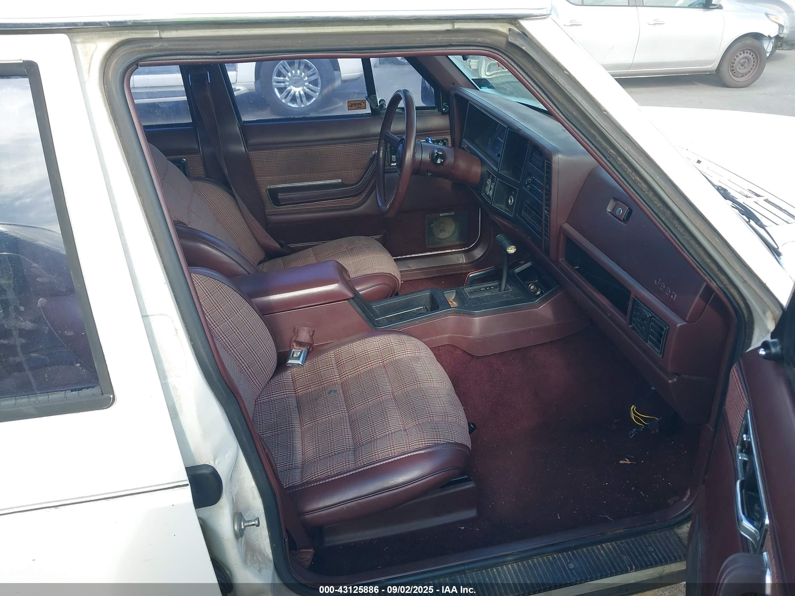1988 Jeep Cherokee Laredo Белый vin: 1JCMR7841JT209060