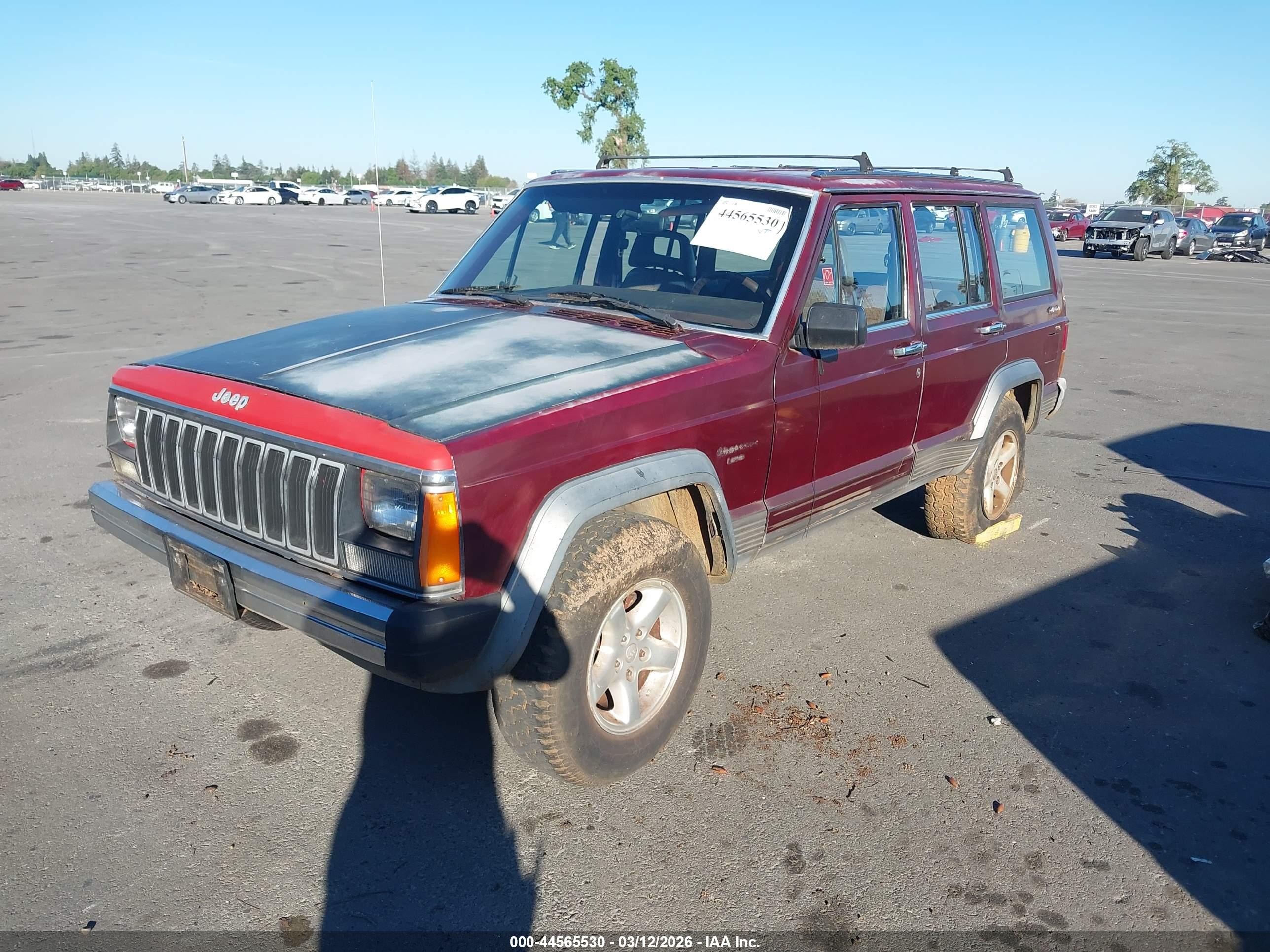 1988 Jeep Cherokee Laredo Burgundy vin: 1JCMT7842JT132829
