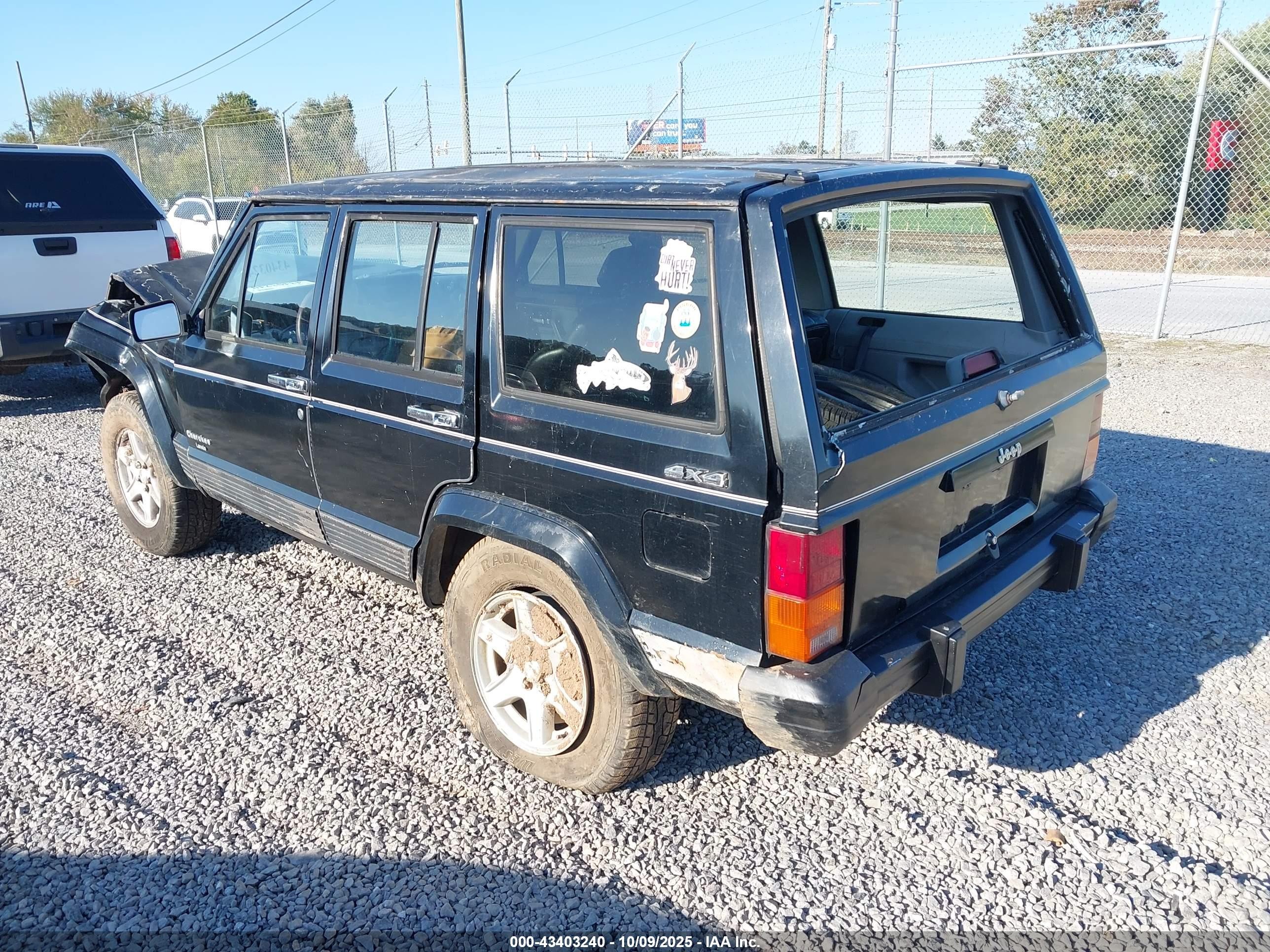 1988 Jeep Cherokee Laredo Черный vin: 1JCMT784XJT144355