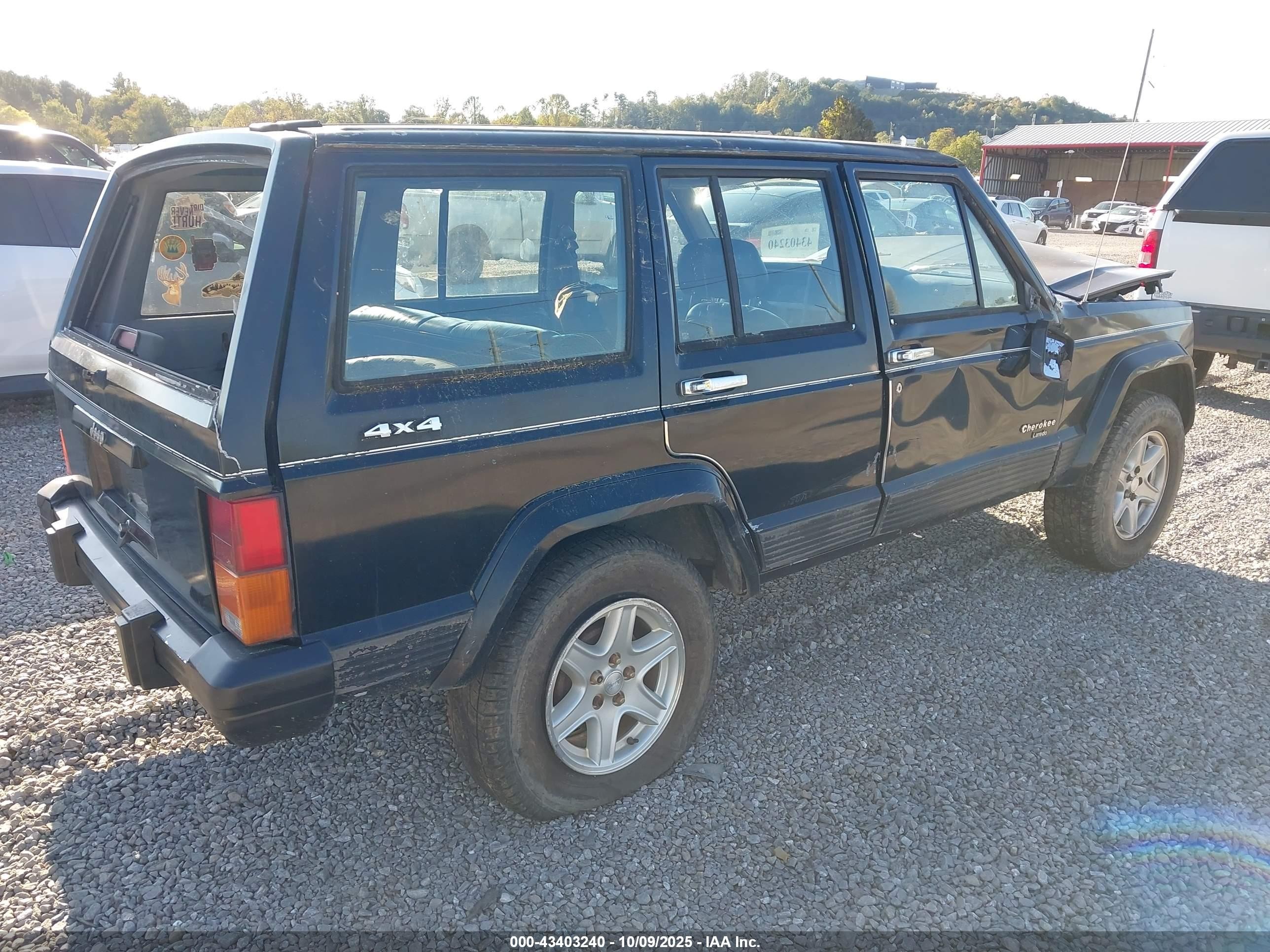 1988 Jeep Cherokee Laredo Черный vin: 1JCMT784XJT144355