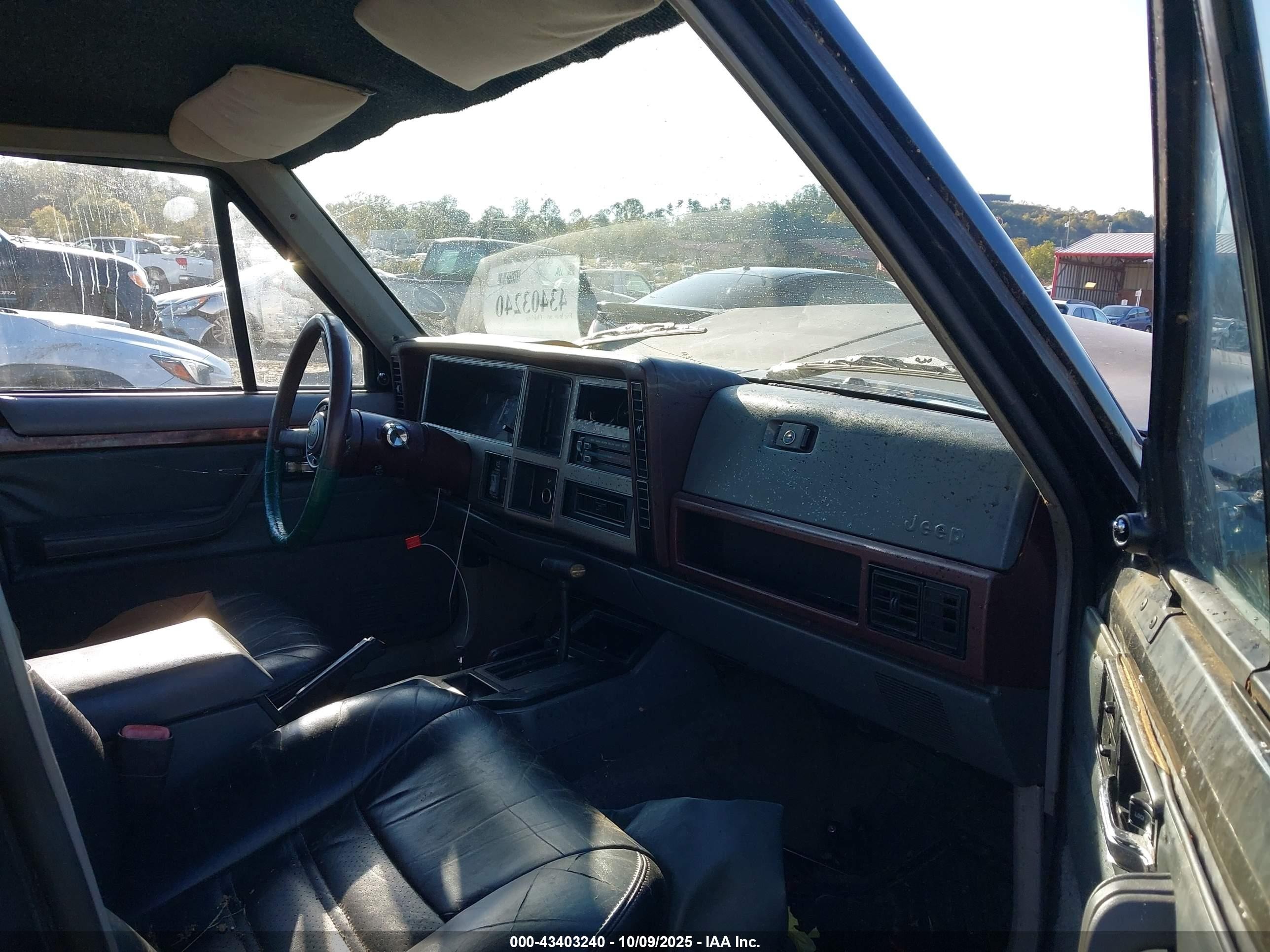 1988 Jeep Cherokee Laredo Черный vin: 1JCMT784XJT144355