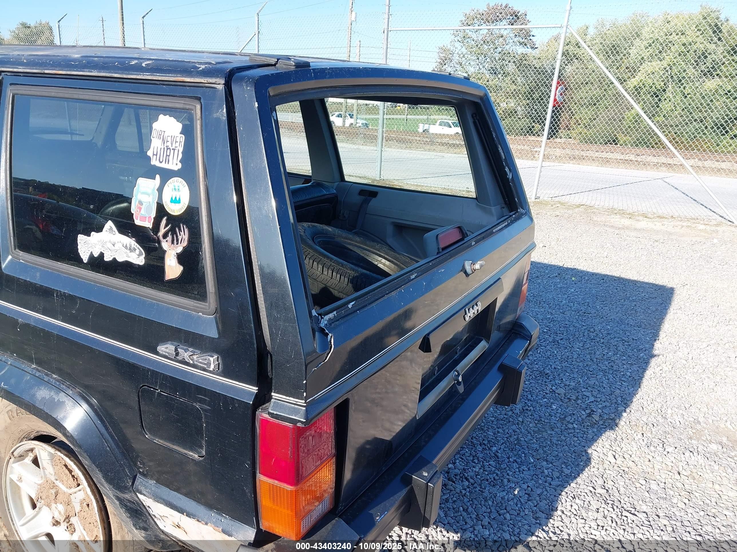 1988 Jeep Cherokee Laredo Черный vin: 1JCMT784XJT144355