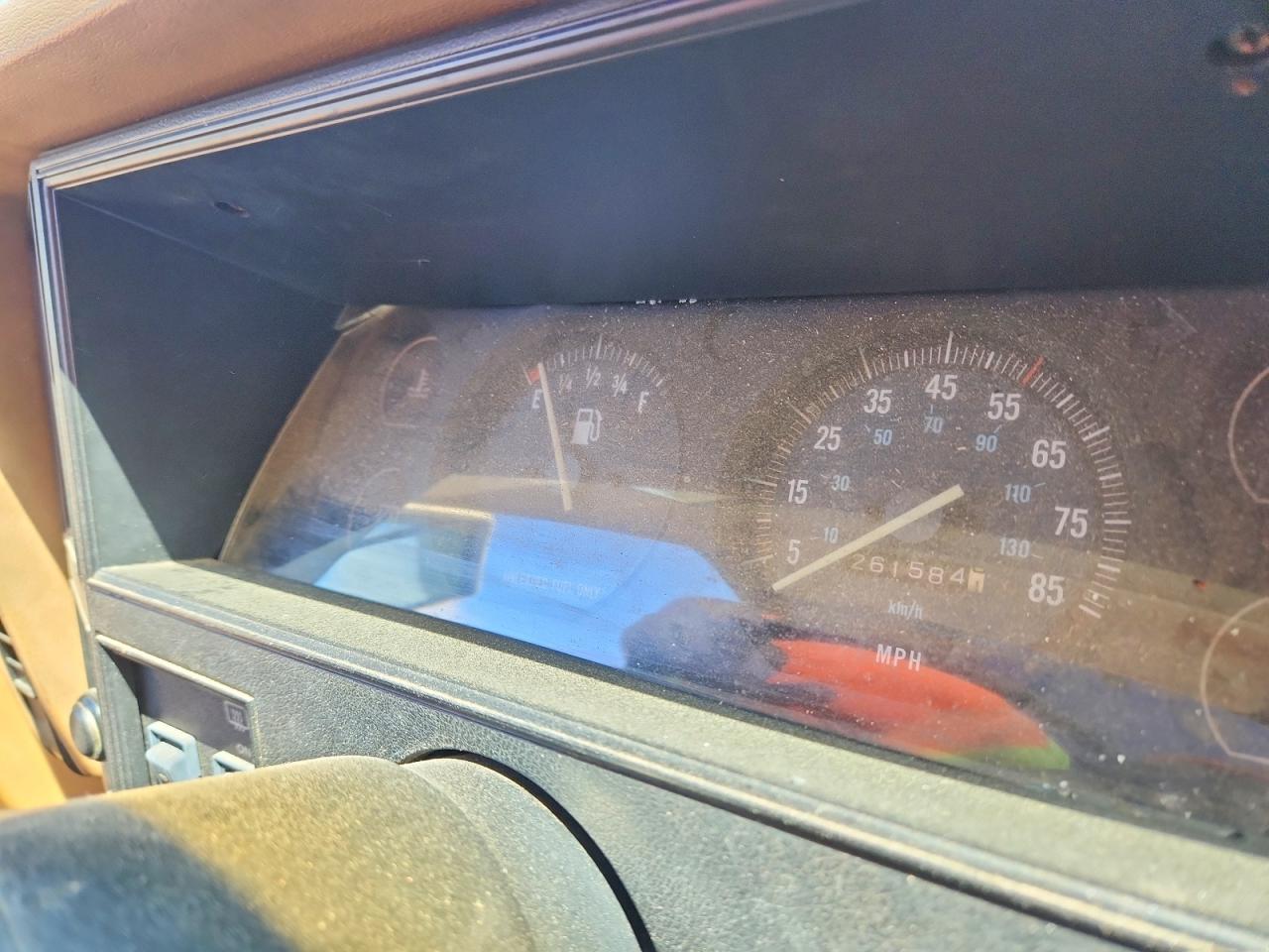 1988 Jeep Cherokee Cream vin: 1JCMW7416JT118175