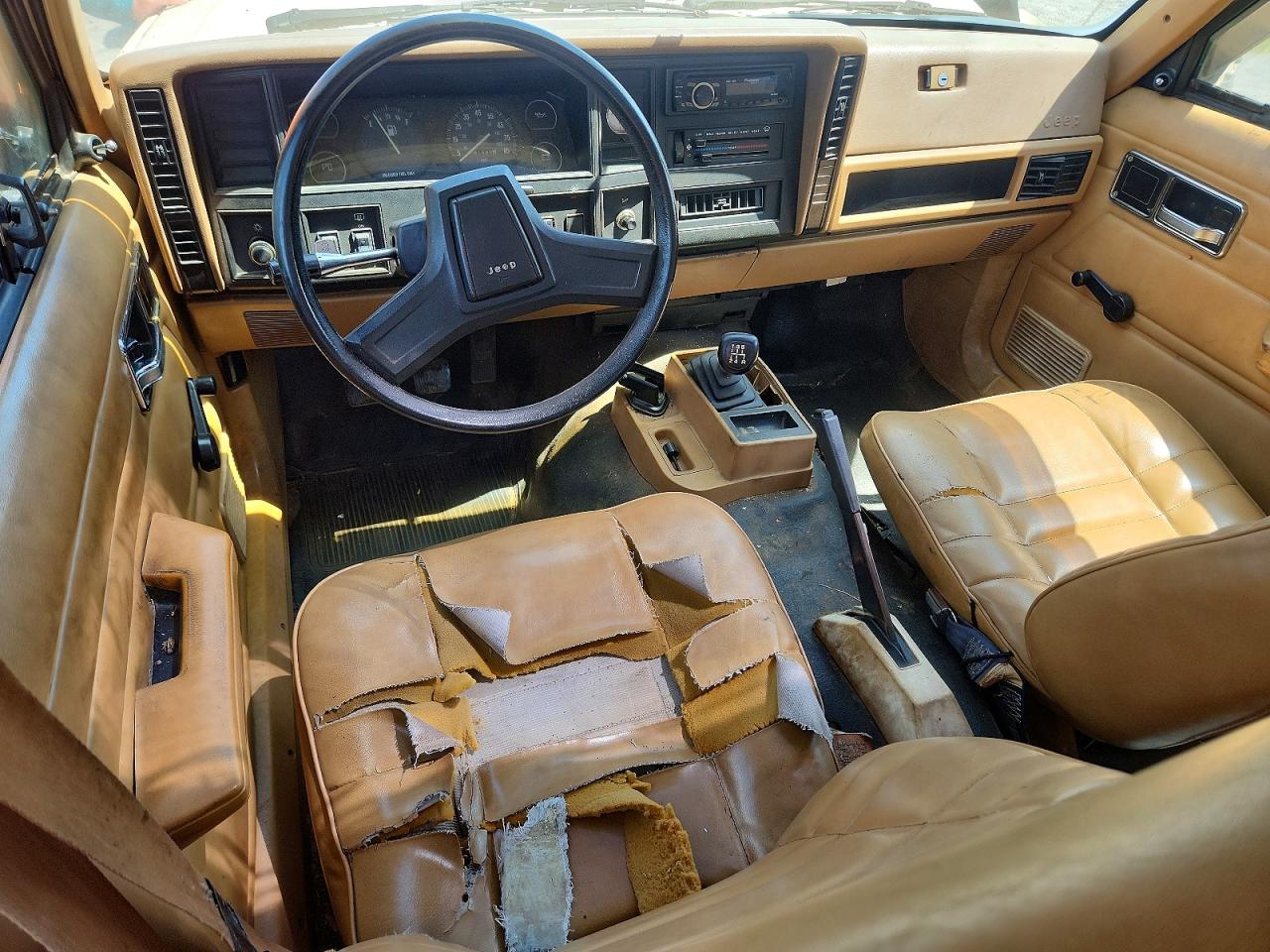 1988 Jeep Cherokee Cream vin: 1JCMW7416JT118175