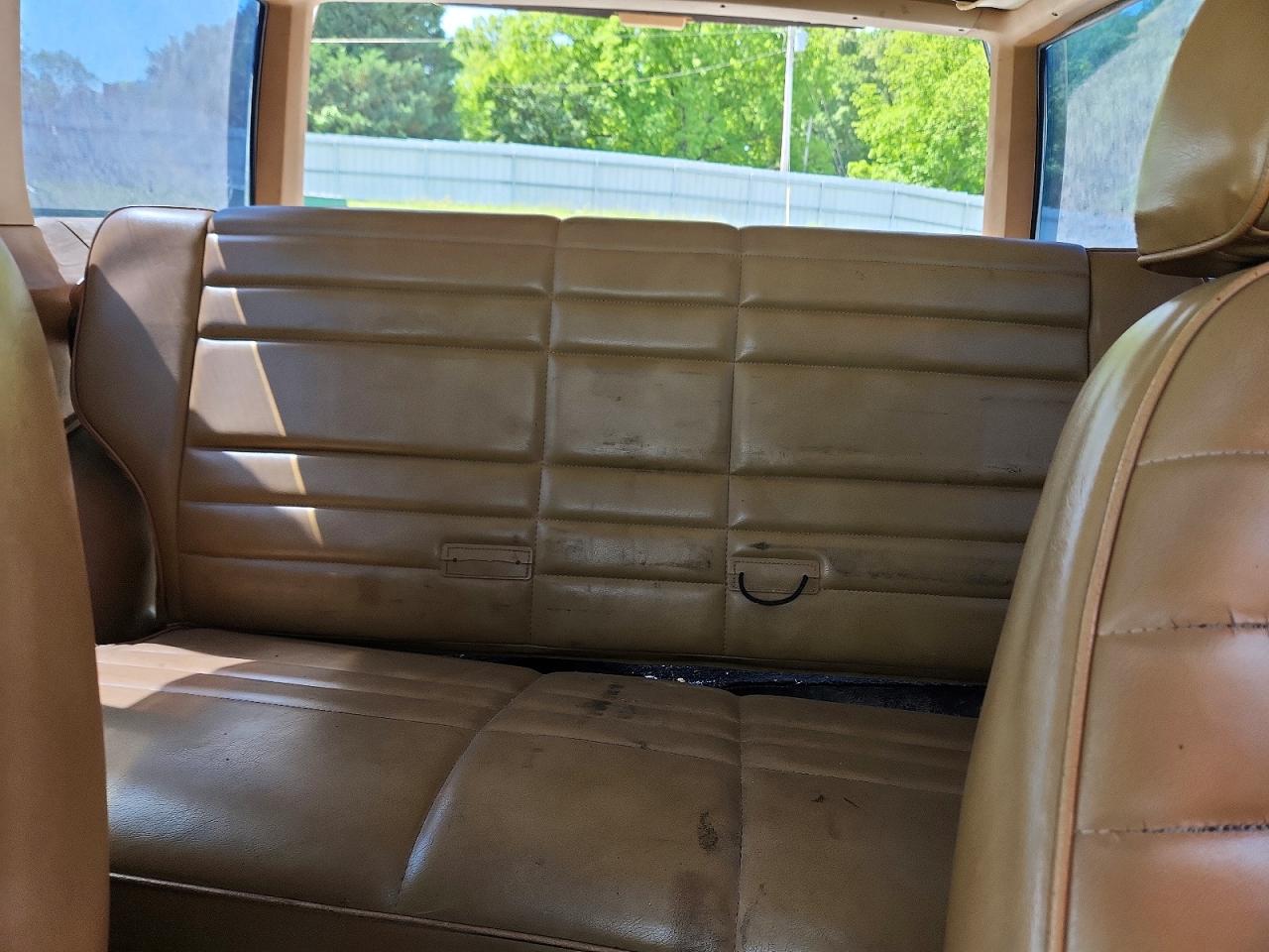 1988 Jeep Cherokee Cream vin: 1JCMW7416JT118175