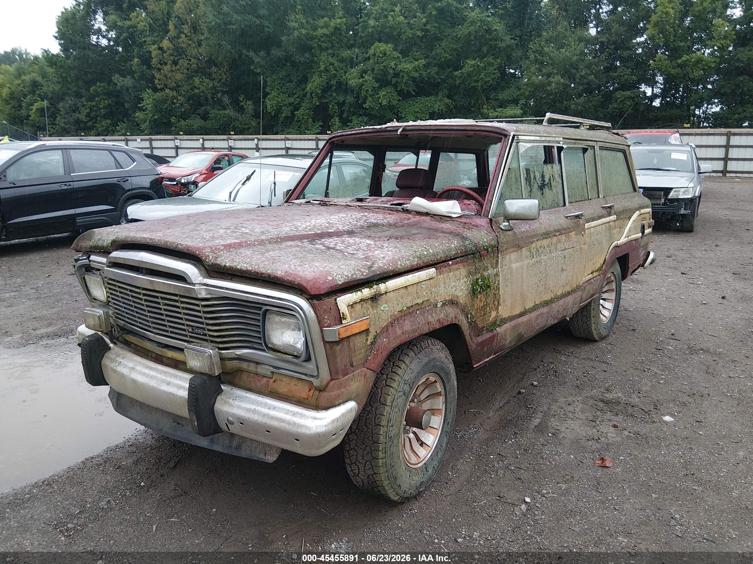 1985 Jeep Grand Wagoneer   Burgundy vin: 1JCNJ15N1FT011477
