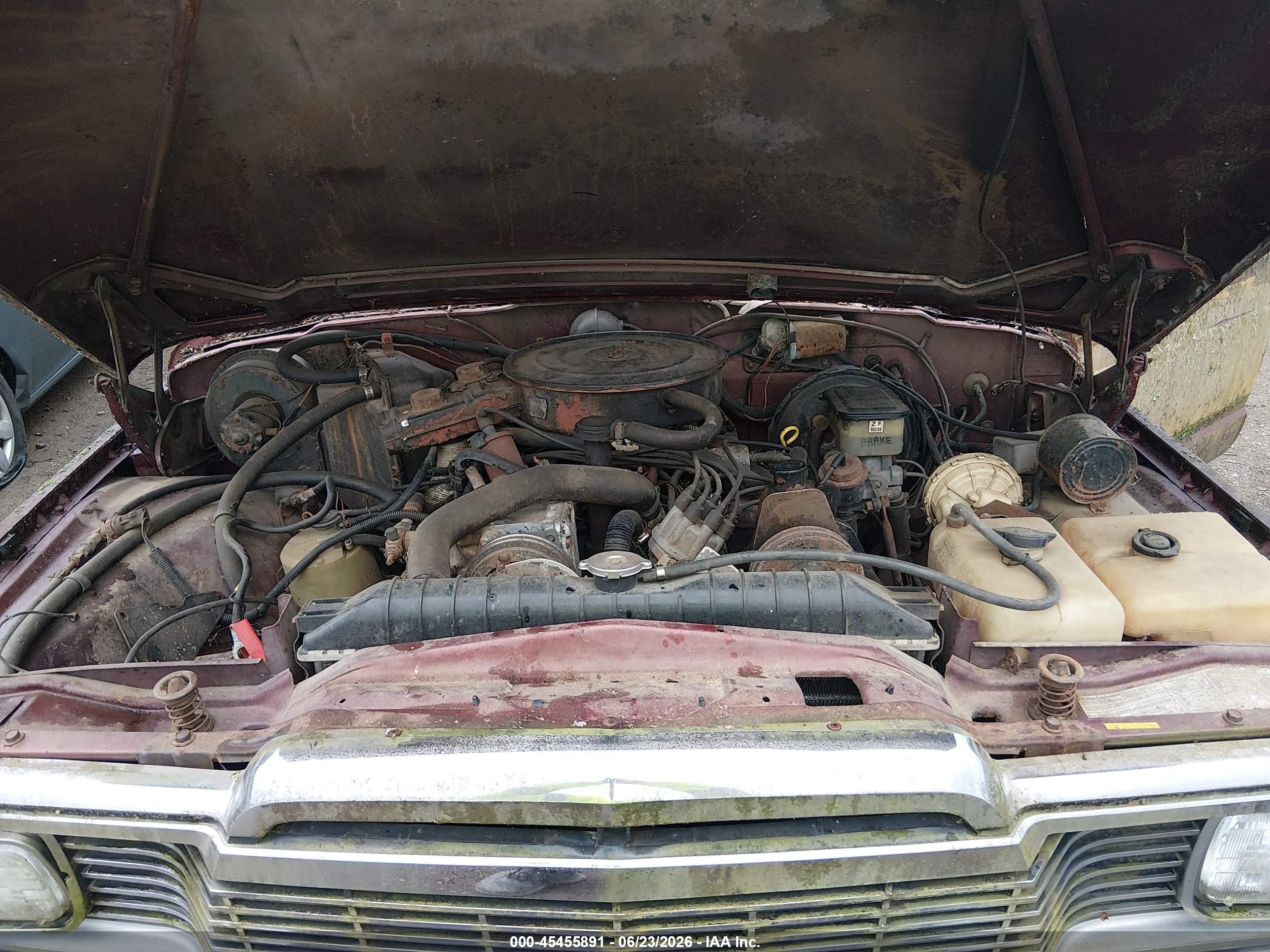 1985 Jeep Grand Wagoneer   Burgundy vin: 1JCNJ15N1FT011477