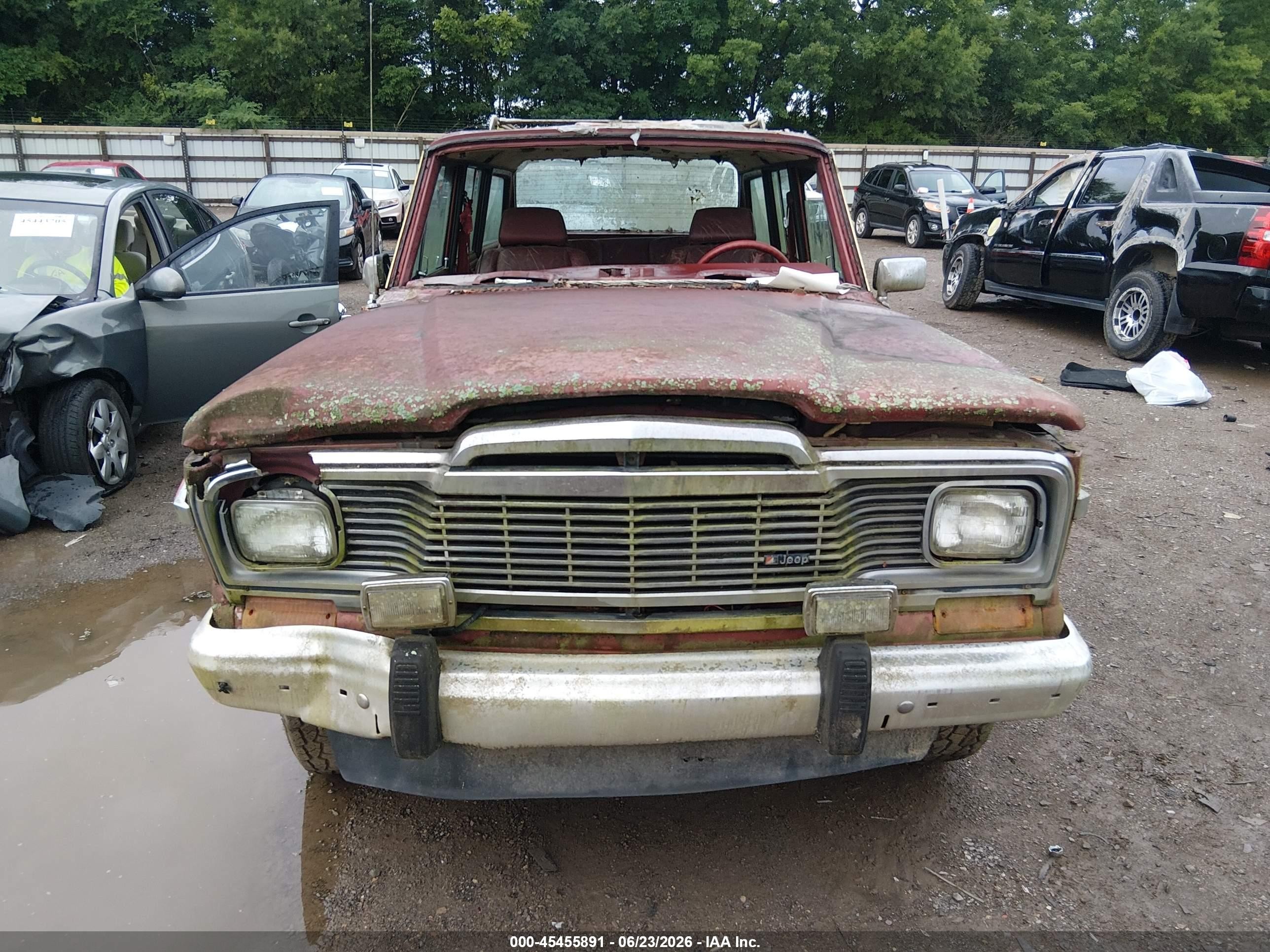 1985 Jeep Grand Wagoneer   Burgundy vin: 1JCNJ15N1FT011477