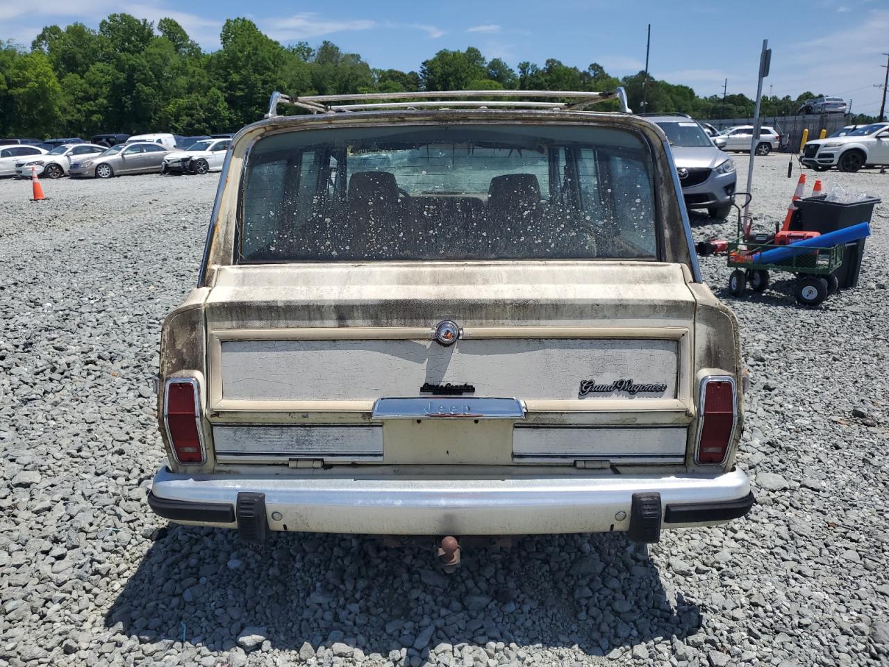1988 Jeep Grand Wagoneer    Cream vin: 1JCNJ15U3JT159548