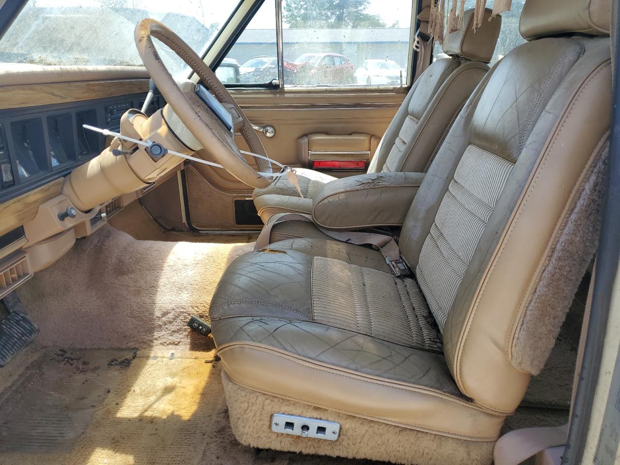 1988 Jeep Grand Wagoneer    Cream vin: 1JCNJ15U3JT159548