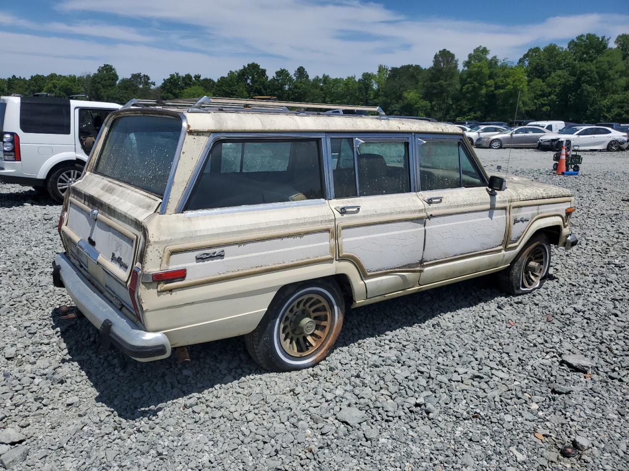 1988 Jeep Grand Wagoneer    Cream vin: 1JCNJ15U3JT159548