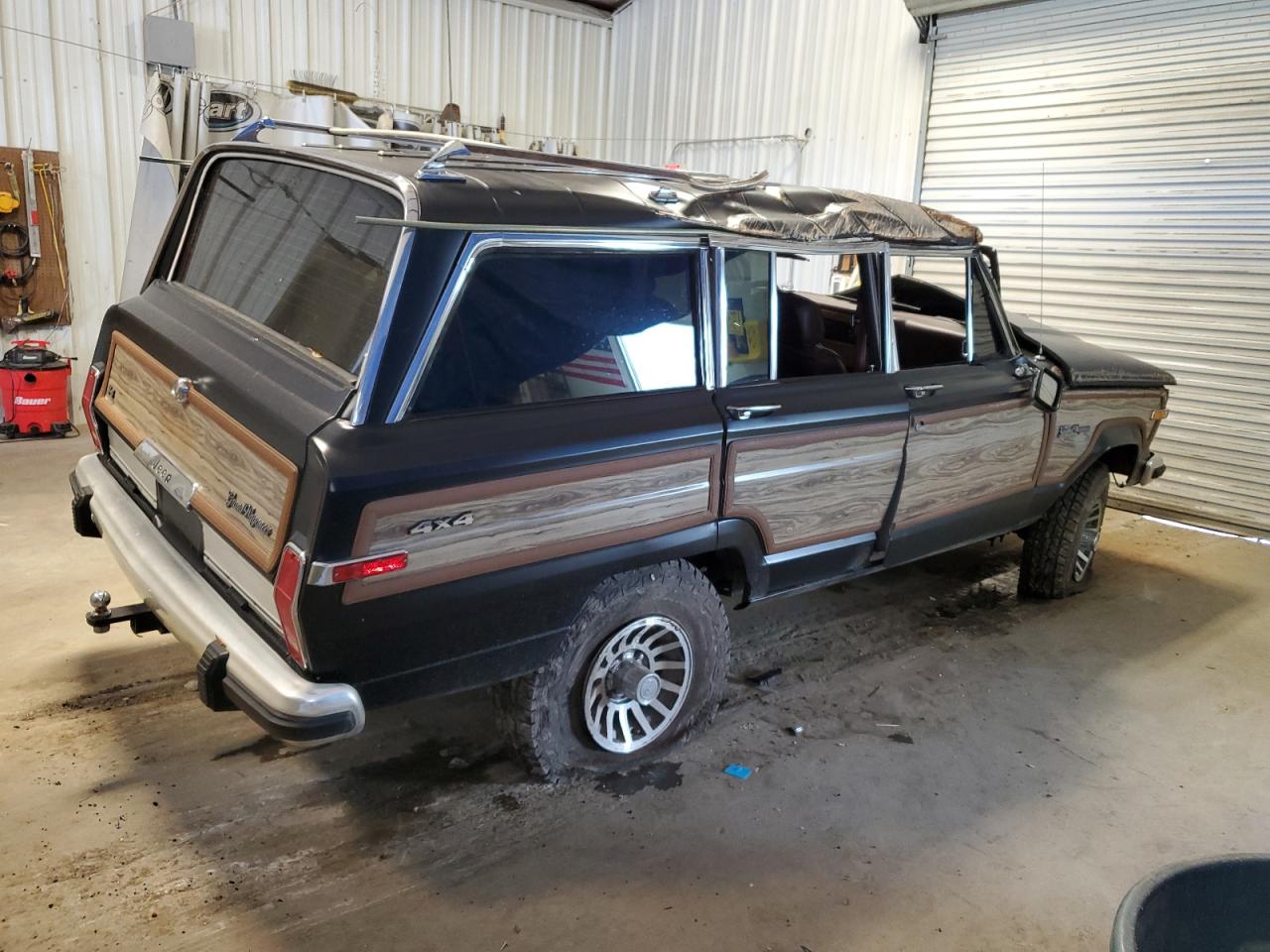 1988 Jeep Grand Wagoneer Two Tone vin: 1JCNJ15U7JT193363