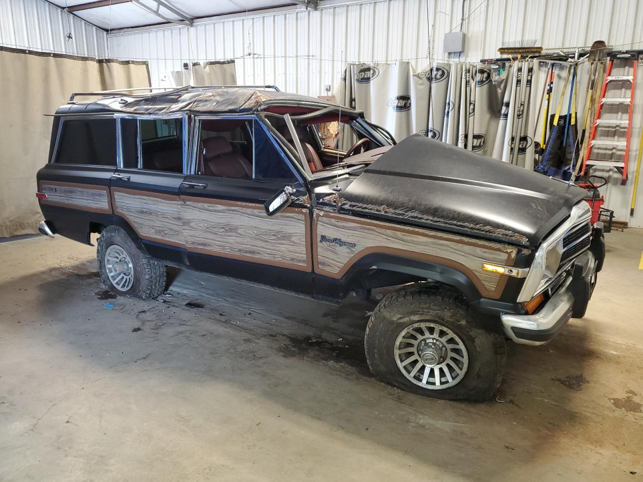 1988 Jeep Grand Wagoneer Two Tone vin: 1JCNJ15U7JT193363