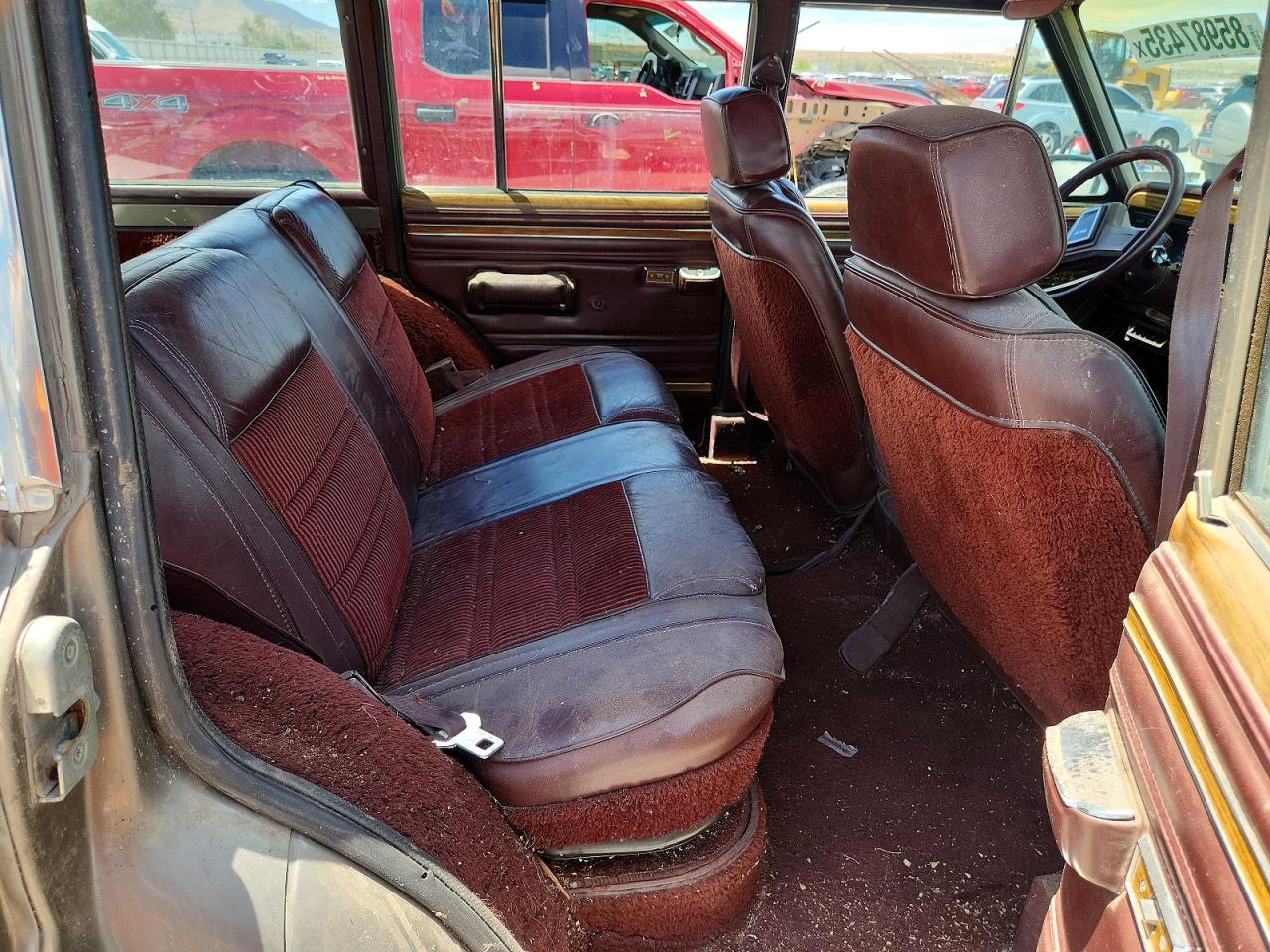 1987 Jeep Grand Wagoneer Silver vin: 1JCNJ15UXHT006109