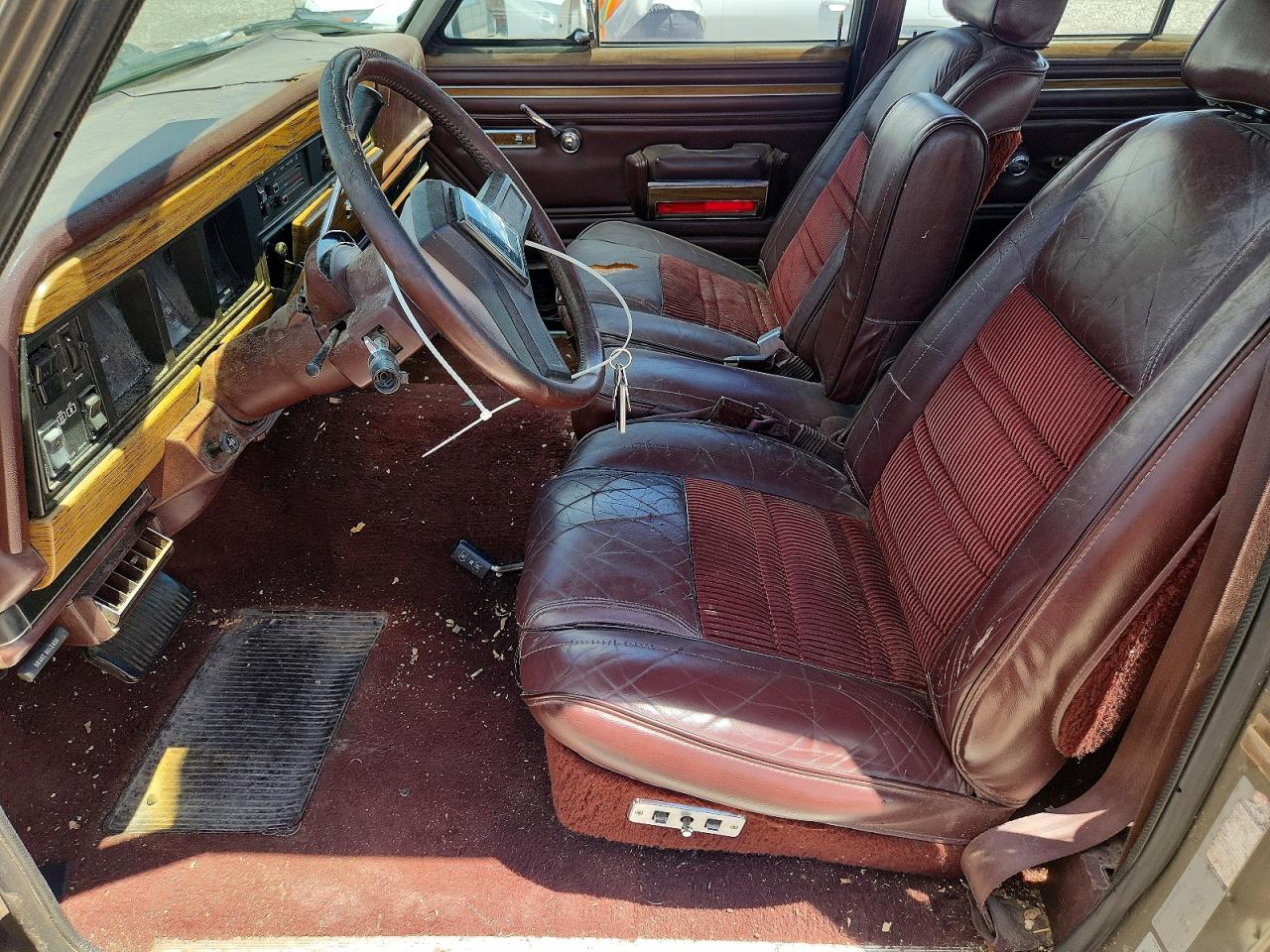1987 Jeep Grand Wagoneer Silver vin: 1JCNJ15UXHT006109