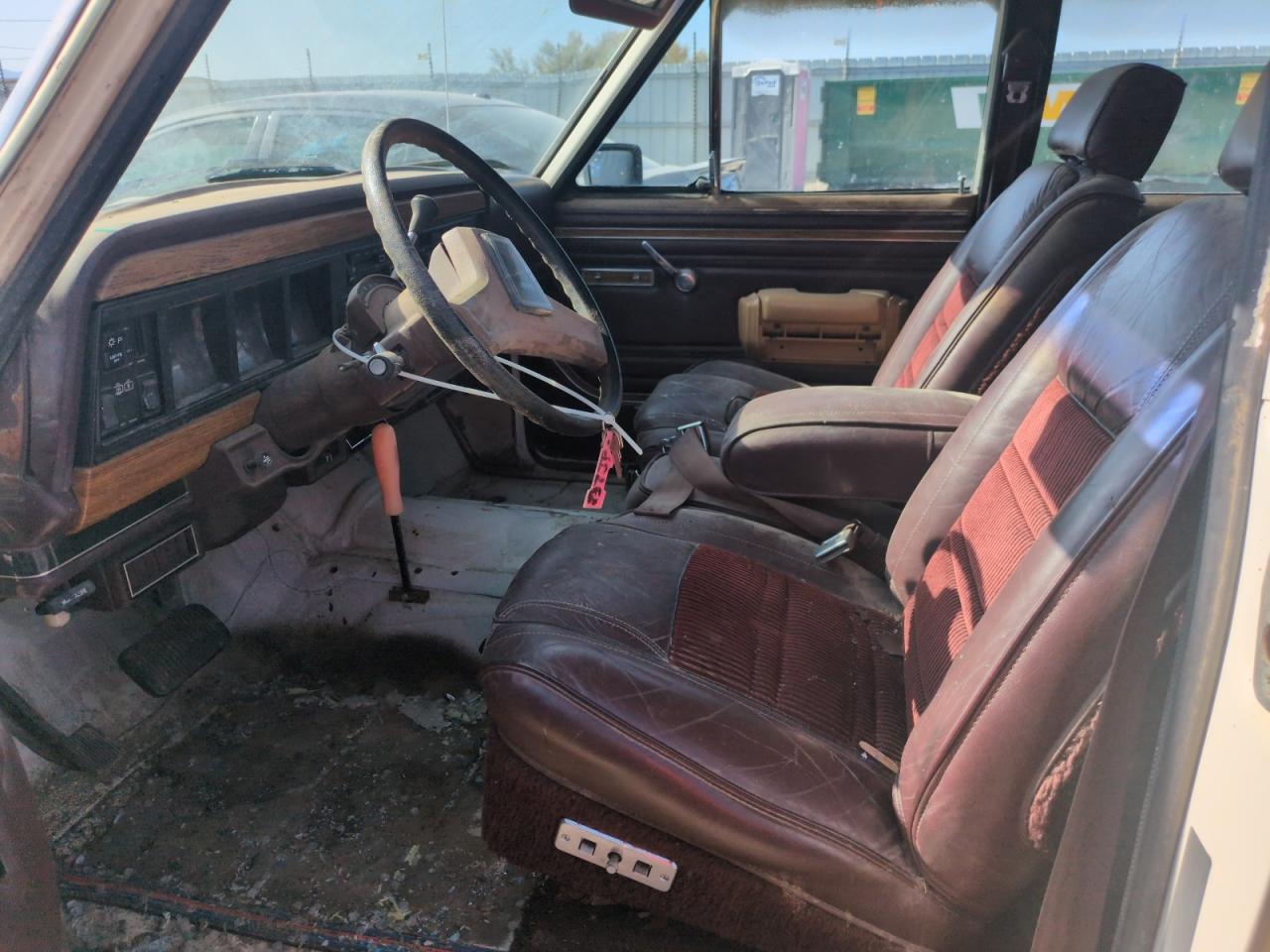 1987 Jeep Grand Wagoneer    Белый vin: 1JCNJ15UXHT013691