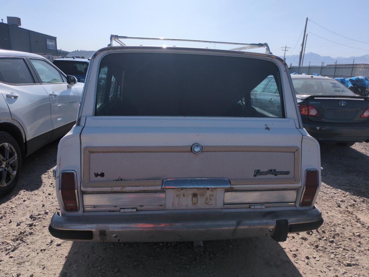 1987 Jeep Grand Wagoneer    Белый vin: 1JCNJ15UXHT013691