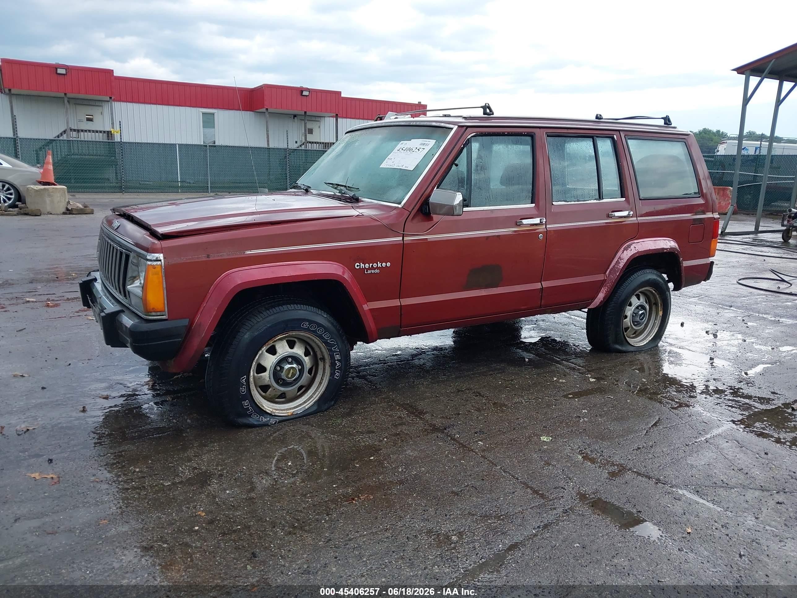 1985 Jeep Cherokee Laredo Burgundy vin: 1JCUL7844FT101878