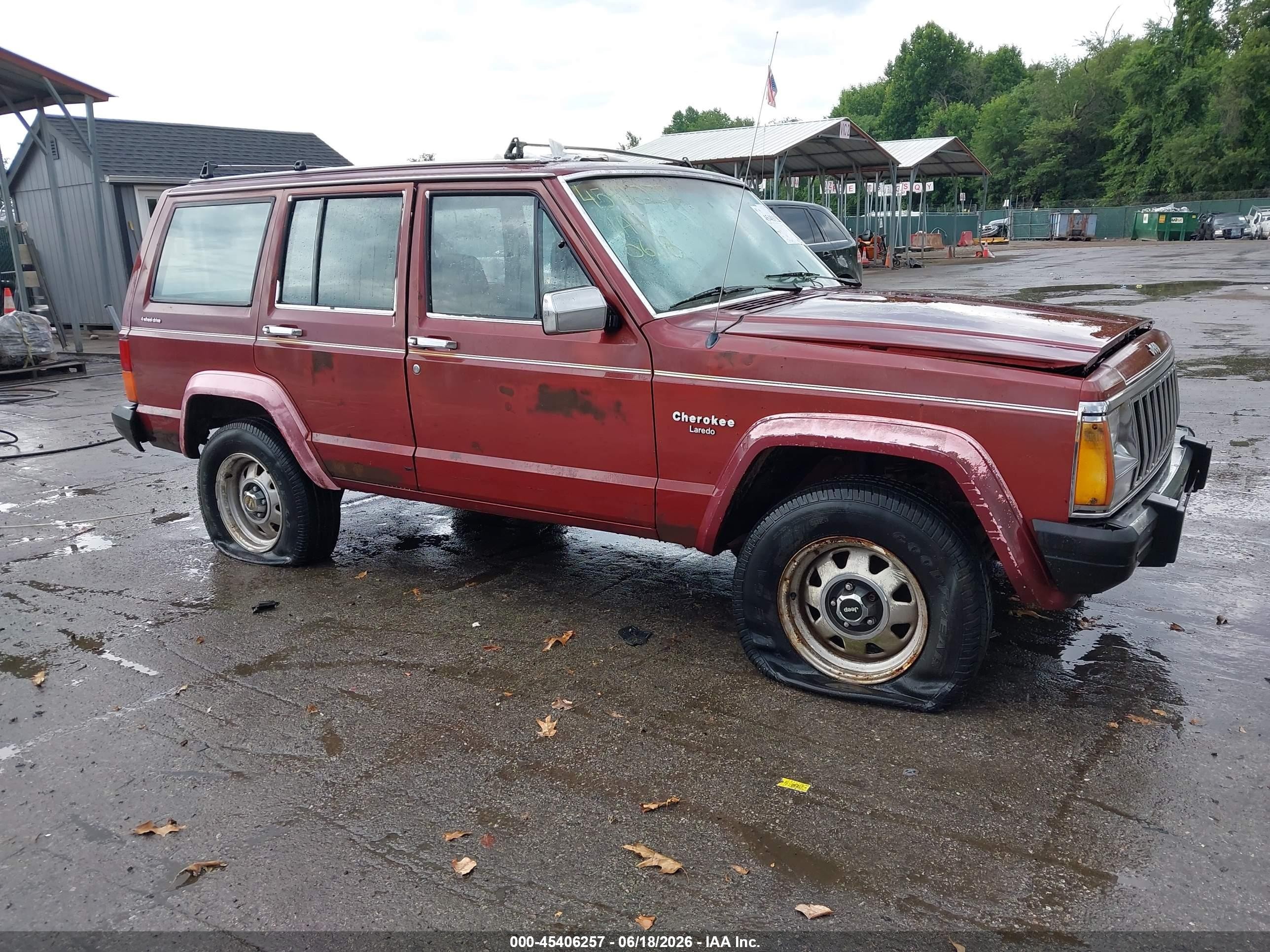 1985 Jeep Cherokee Laredo Burgundy vin: 1JCUL7844FT101878