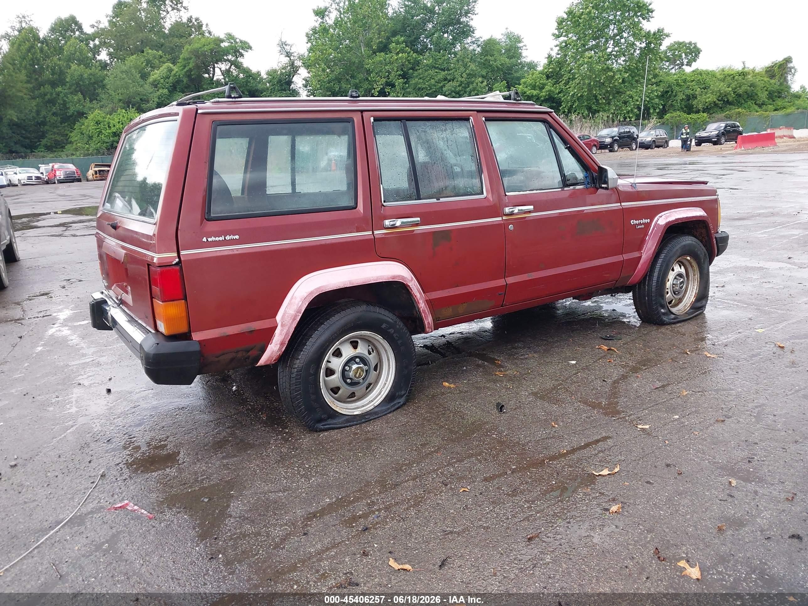 1985 Jeep Cherokee Laredo Burgundy vin: 1JCUL7844FT101878