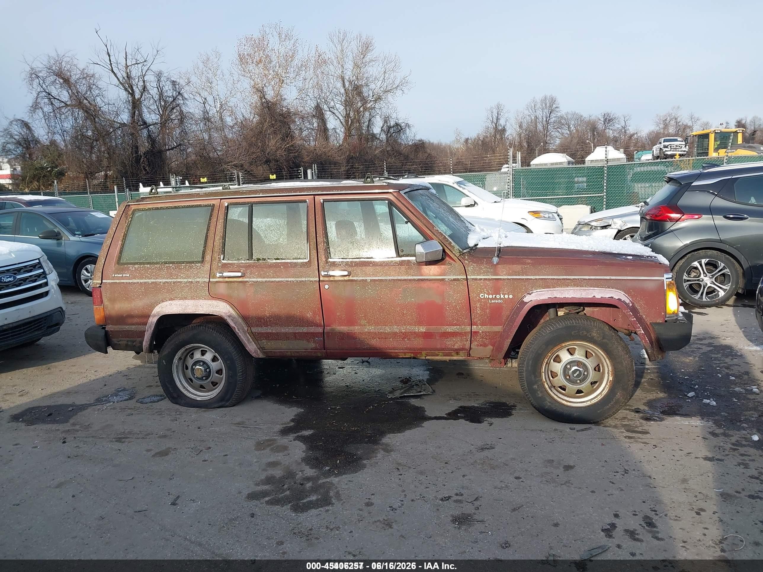 1985 Jeep Cherokee Laredo Burgundy vin: 1JCUL7844FT101878