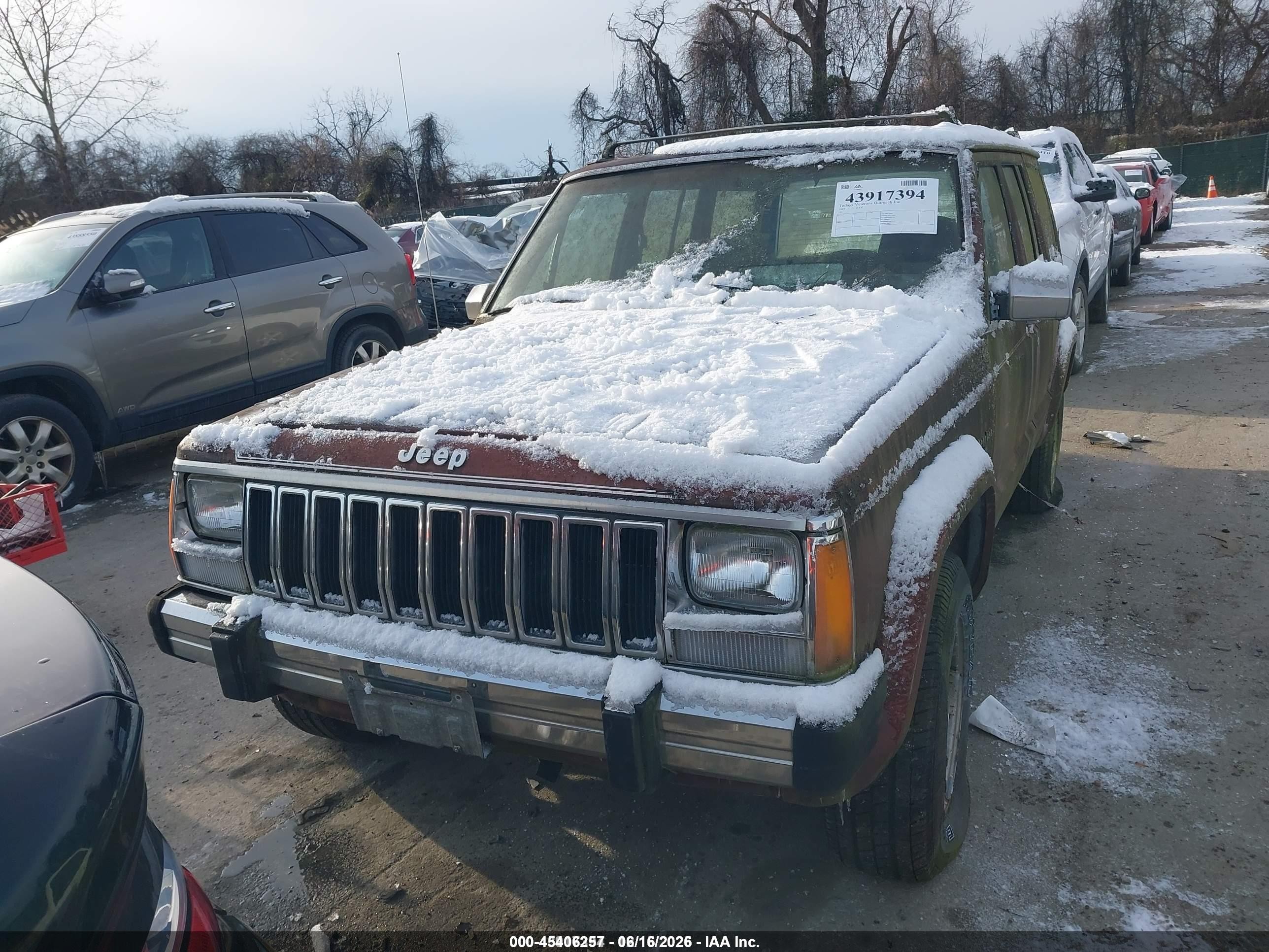 1985 Jeep Cherokee Laredo Burgundy vin: 1JCUL7844FT101878