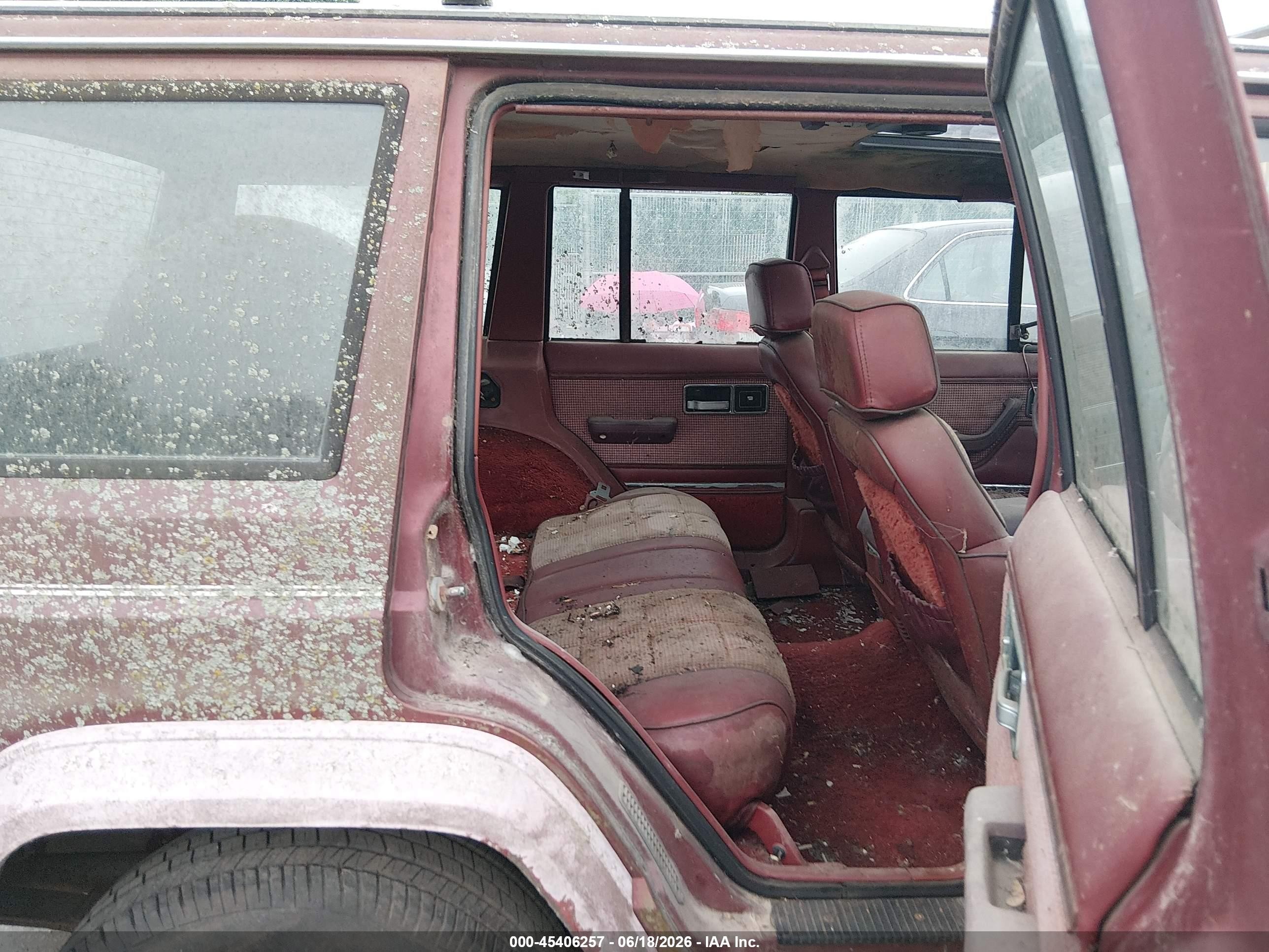 1985 Jeep Cherokee Laredo Burgundy vin: 1JCUL7844FT101878