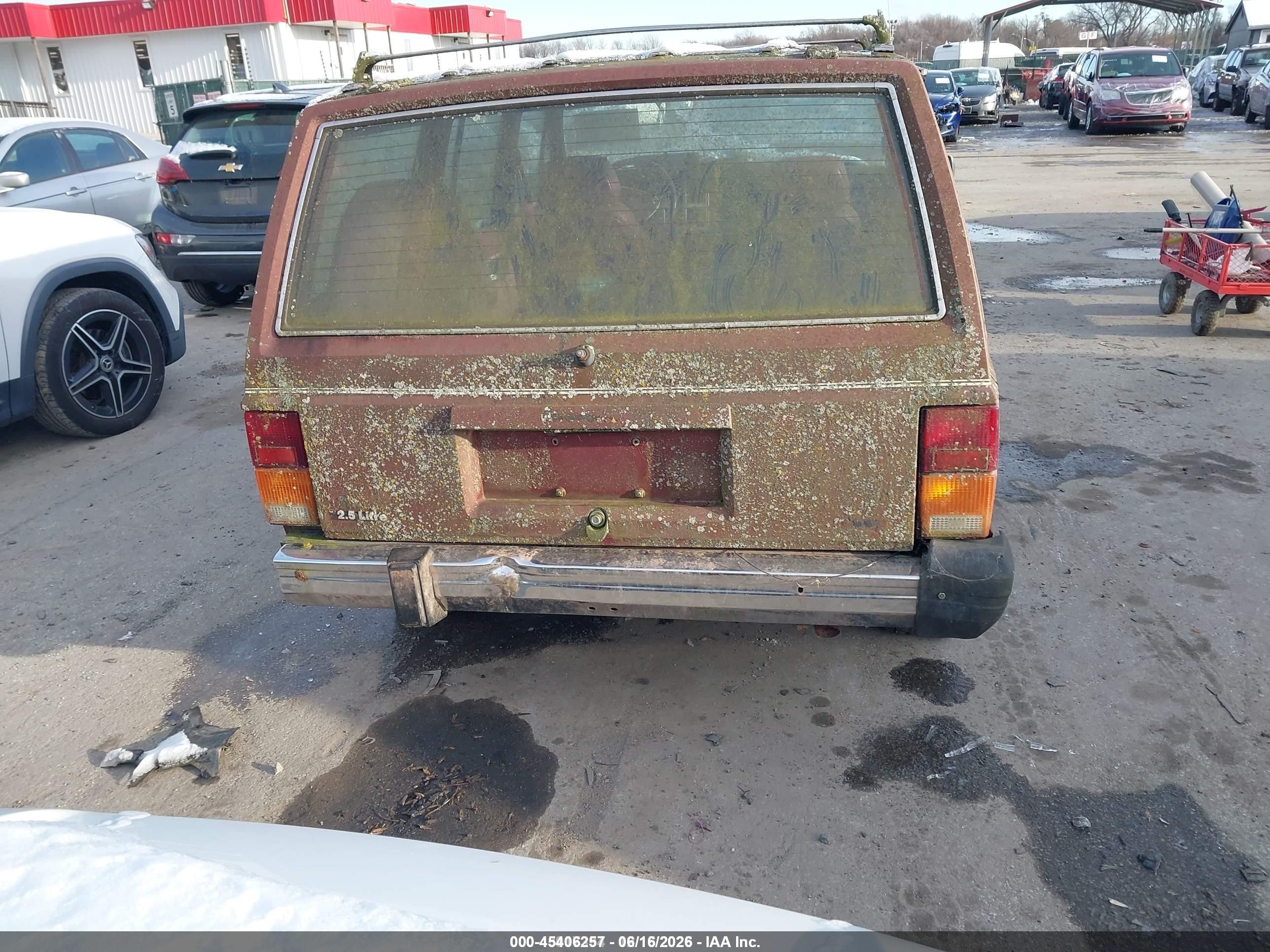 1985 Jeep Cherokee Laredo Burgundy vin: 1JCUL7844FT101878